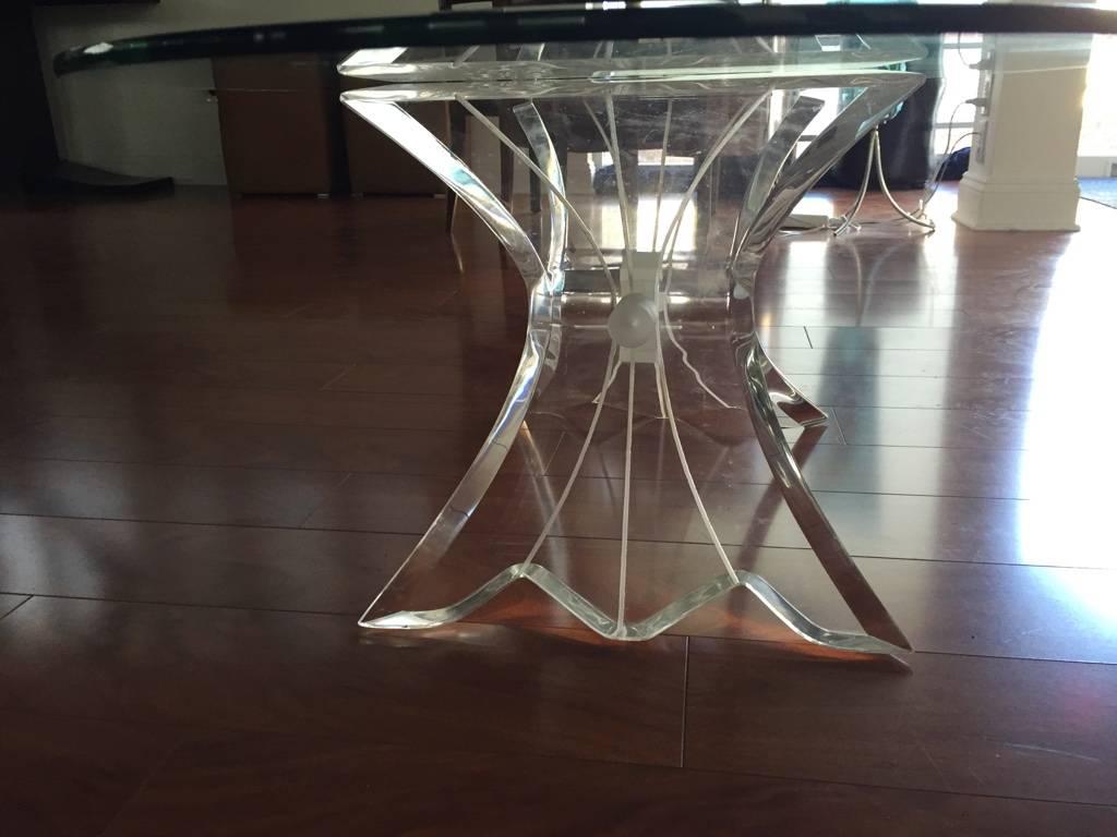 Table basse du milieu du siècle dernier avec base en lucite et plateau en verre Excellent état - En vente à North Bergen, NJ