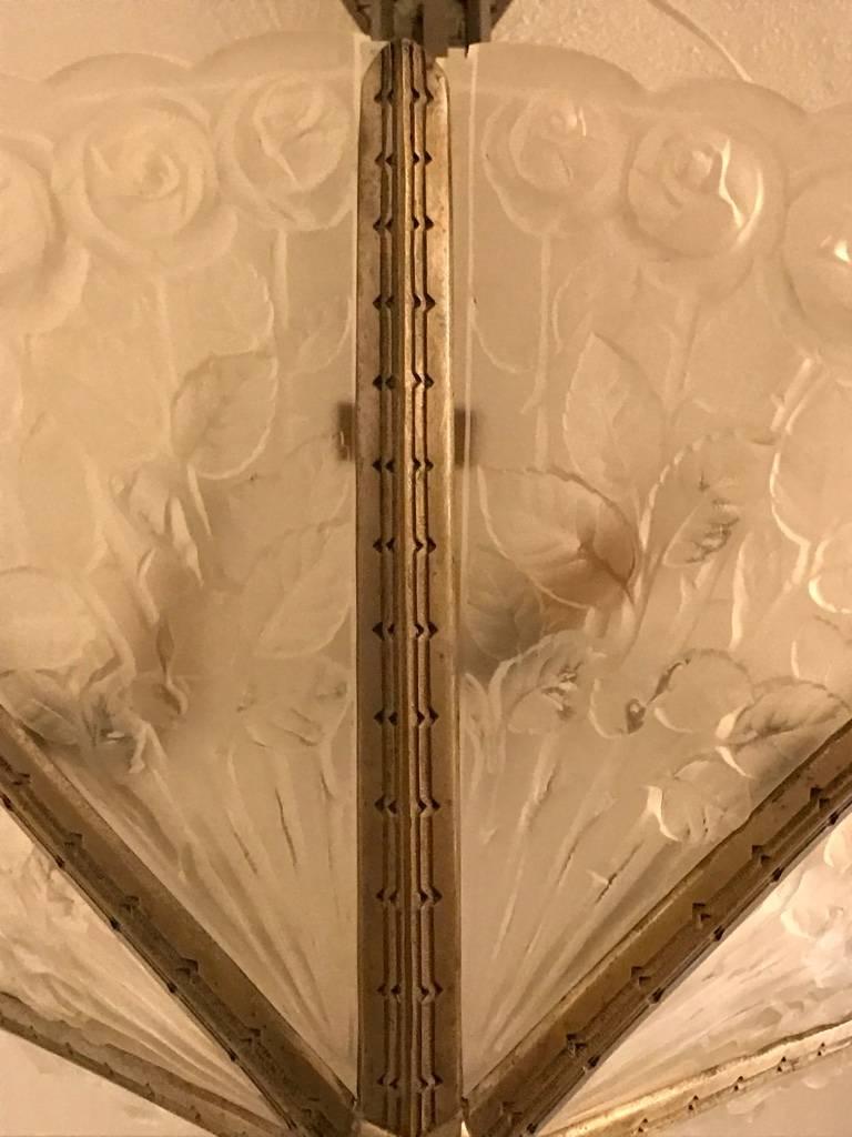 Vetro Lampadario Art Deco francese firmato da Des Hanots in vendita