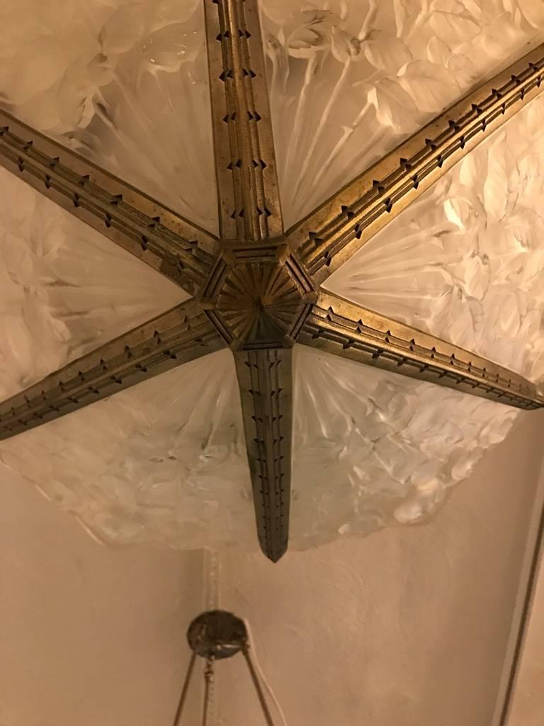 Lampadario Art Deco francese firmato da Des Hanots in vendita 1