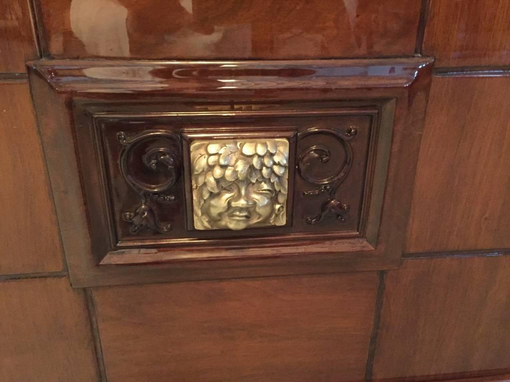 Bronze Face French Art Deco Vitrine / Dry Bar In Excellent Condition For Sale In North Bergen, NJ