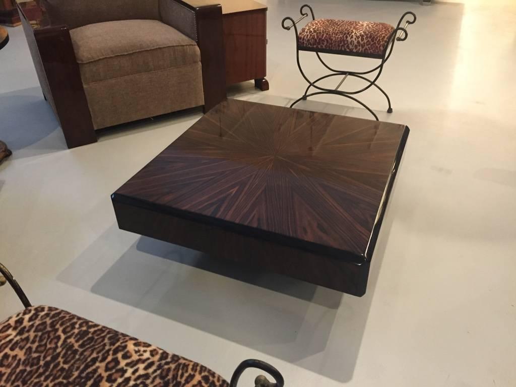 Milieu du XXe siècle Table basse Art Déco française Macassar Sunburst en vente