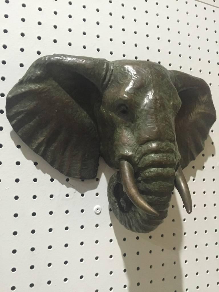 Mid-Century Modern Paire de têtes d'éléphants en bronze en vente