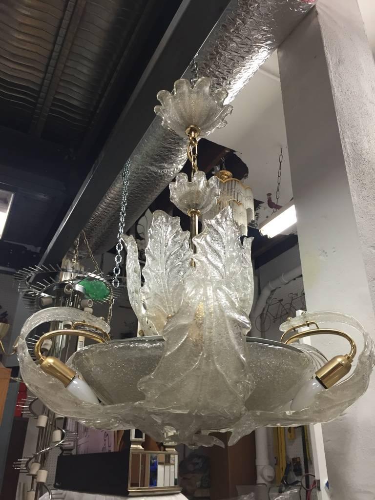 Stunning Italian Mid-Century Modern brass and glass chandelier in the style of Barovier & Toso. Having a beautiful glass bowl with floral leafs surrounding the entire chandelier. Matching glass ceiling plate that accents the chandelier beautifully.