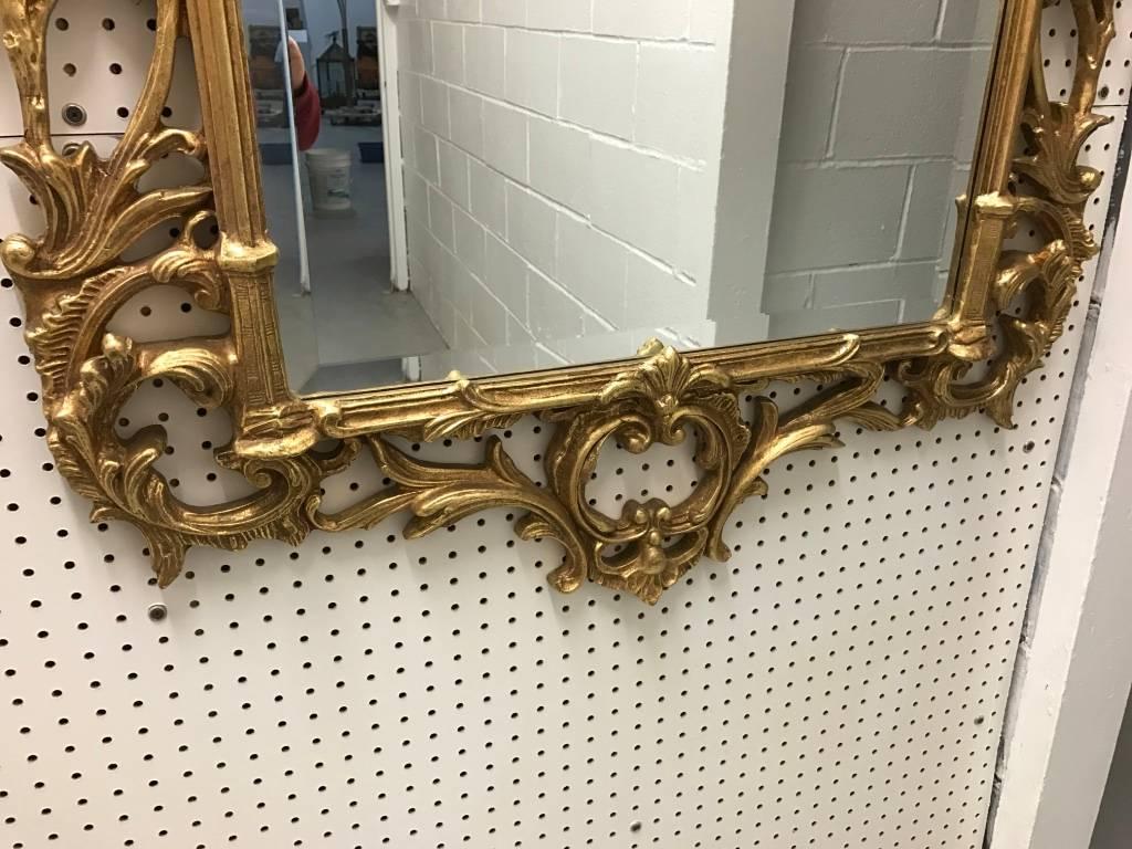 20ième siècle Miroir en bois doré en vente