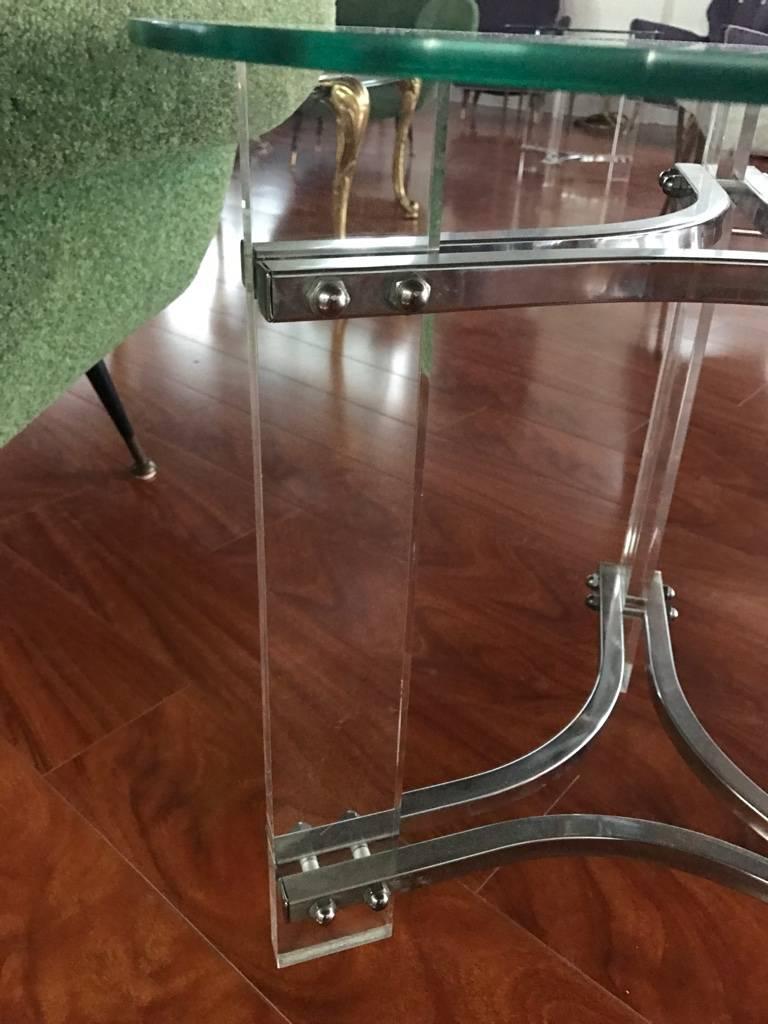 Late 20th Century Pair of Mid-Century Modern Lucite, Chrome and Glass Side Tables For Sale
