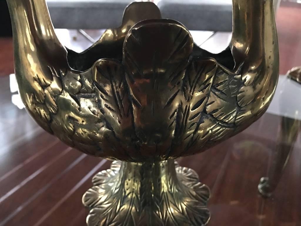 Mid-Century Brass Double Sided Swan Candy Dish In Excellent Condition For Sale In North Bergen, NJ