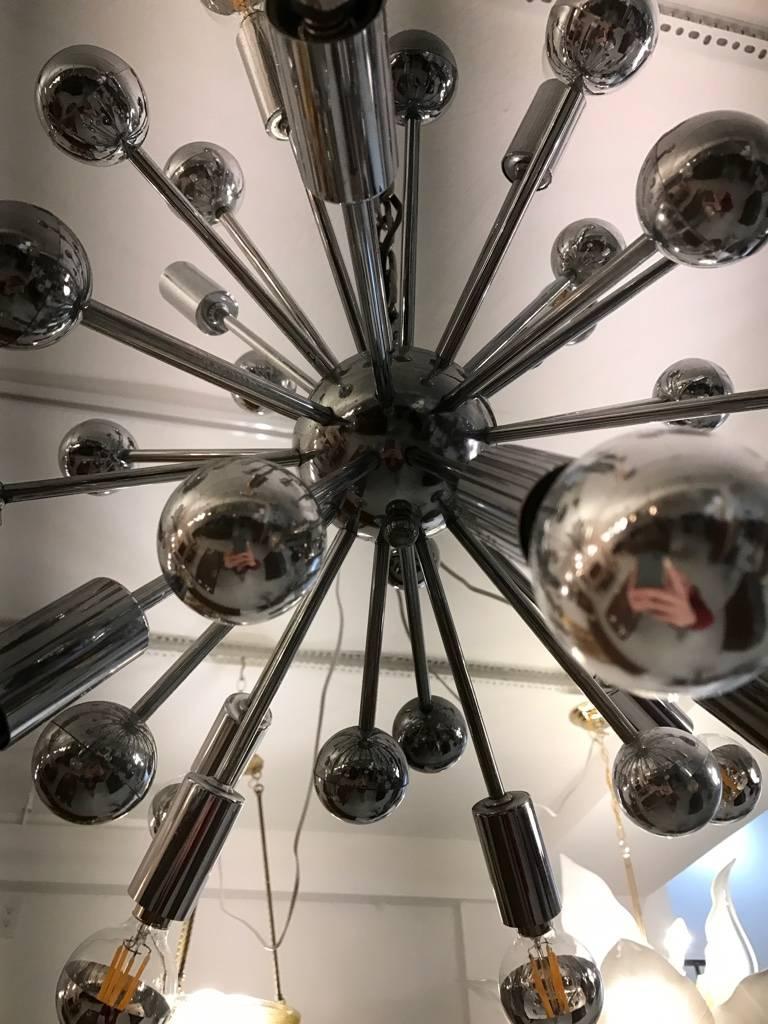 Chrom-Sputnik-Kronleuchter aus der Jahrhundertmitte im Zustand „Hervorragend“ im Angebot in North Bergen, NJ
