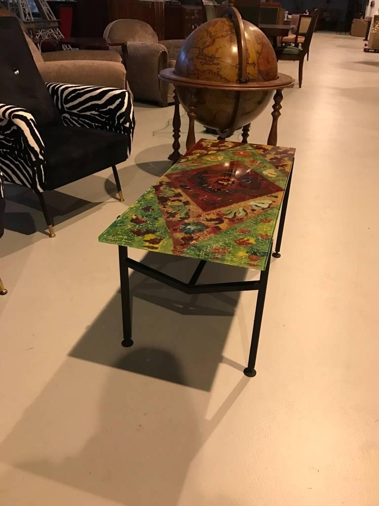 Italian Mid-Century Modern Coffee Table with Multicolored Glass Top In Excellent Condition In North Bergen, NJ