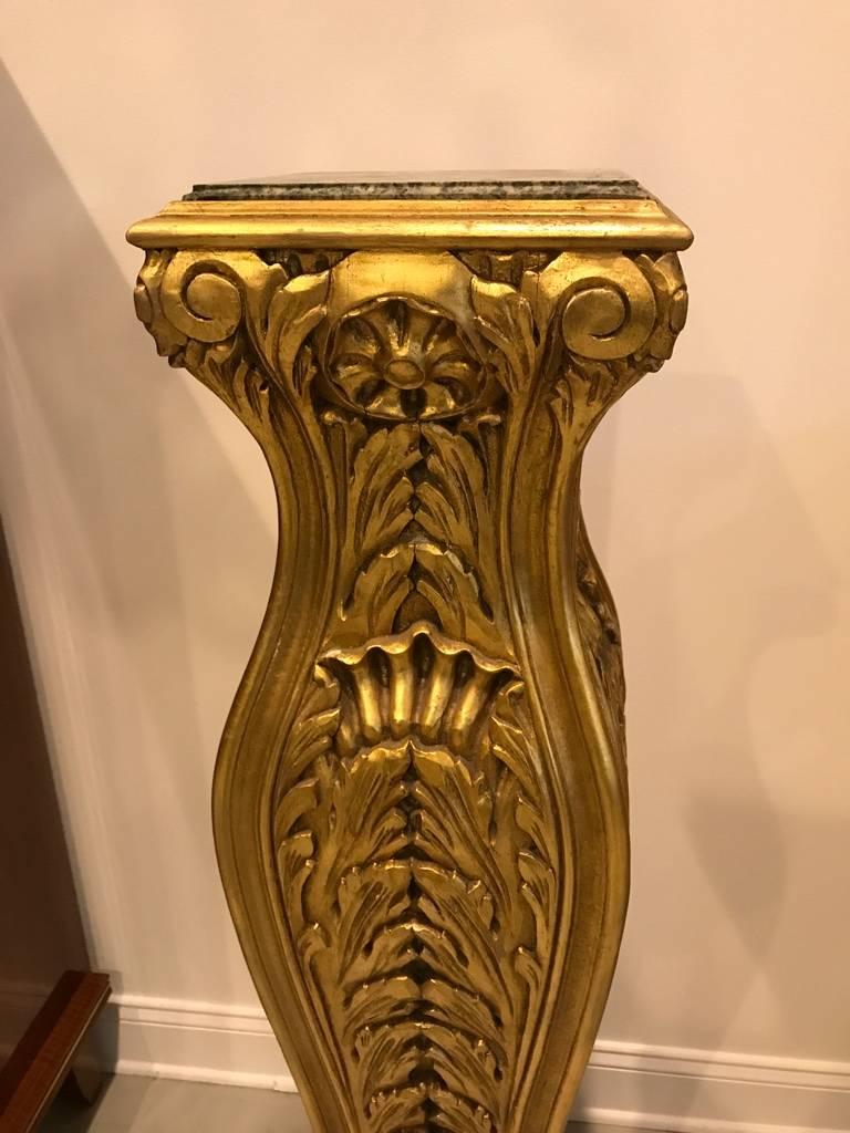 Pair of Mid-Century Giltwood Pedestals with Marble Tops In Excellent Condition In North Bergen, NJ