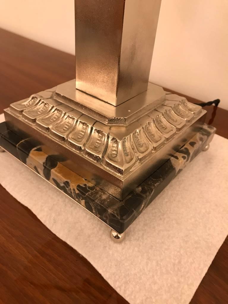 Lampe de table géométrique et hippocampe Art Déco signé par I Muller Frères Excellent état - En vente à North Bergen, NJ