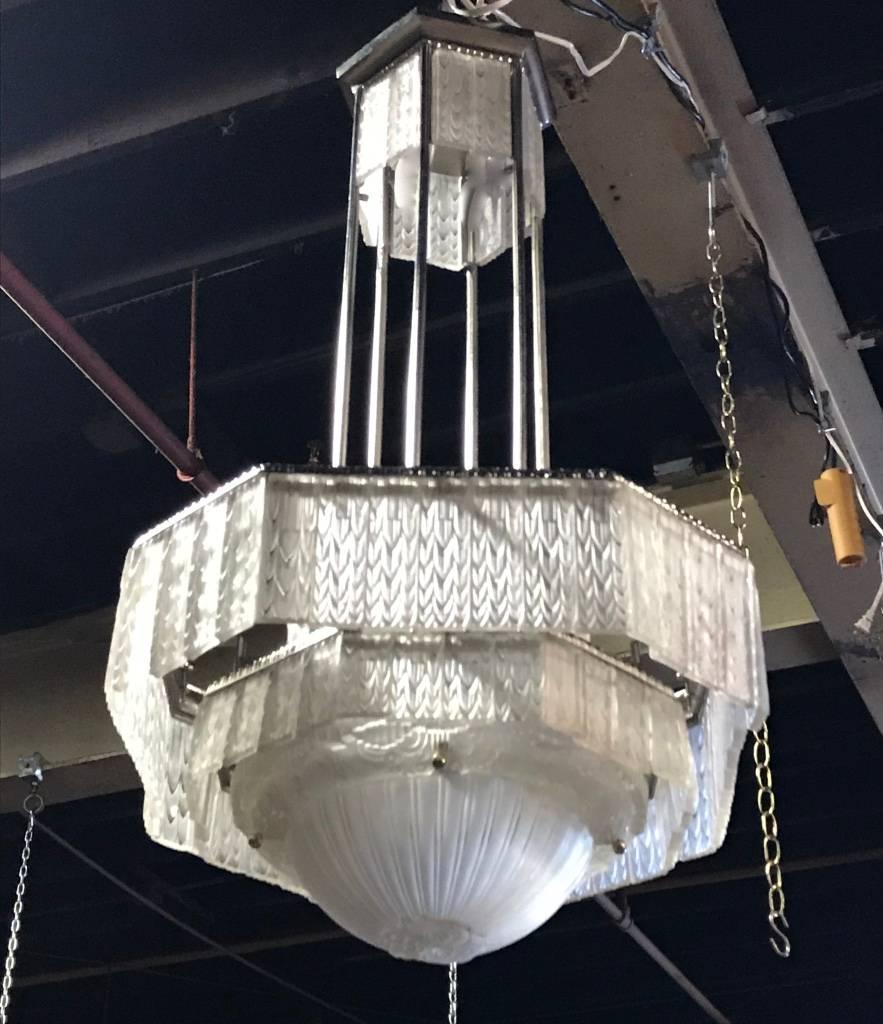 French Art Deco Geometric Chandelier by Georges Leleu In Good Condition For Sale In North Bergen, NJ