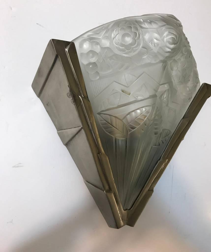 Pair of French Art Deco Wall Sconces Having Geometric Motif by Noverdy  In Excellent Condition For Sale In North Bergen, NJ