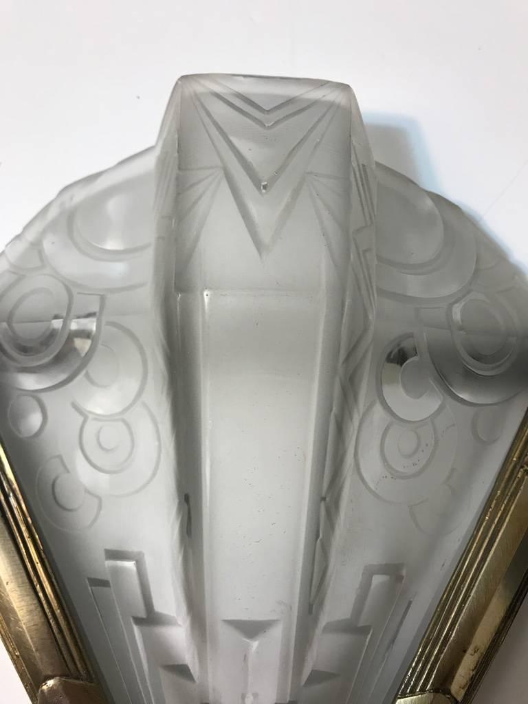 XX secolo Coppia di applique geometriche in stile Art Déco francese firmate da Muller Frères in vendita