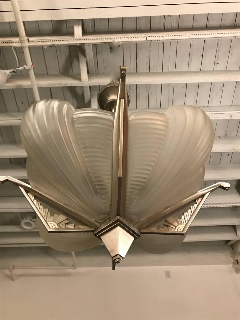 Art Déco Lampadario a grattacielo Art Deco francese firmato da Atelier Petitot in vendita