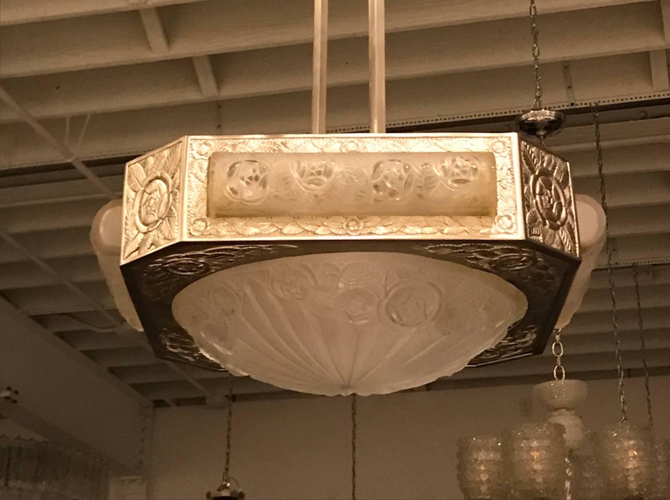 XX secolo Lampadario Art Deco francese firmato da Degue in vendita