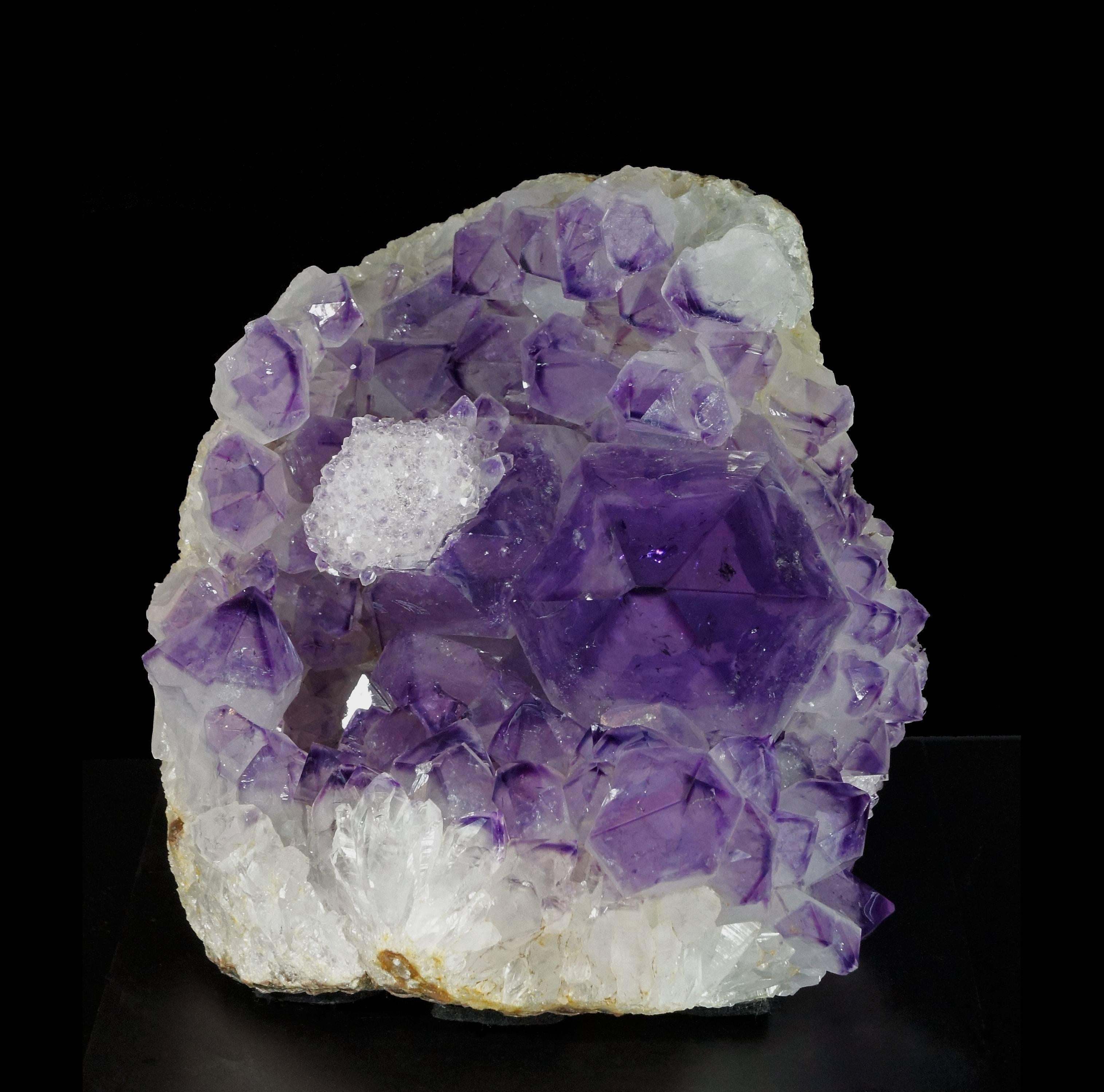 Amethyst In Excellent Condition For Sale In Taipei, TW