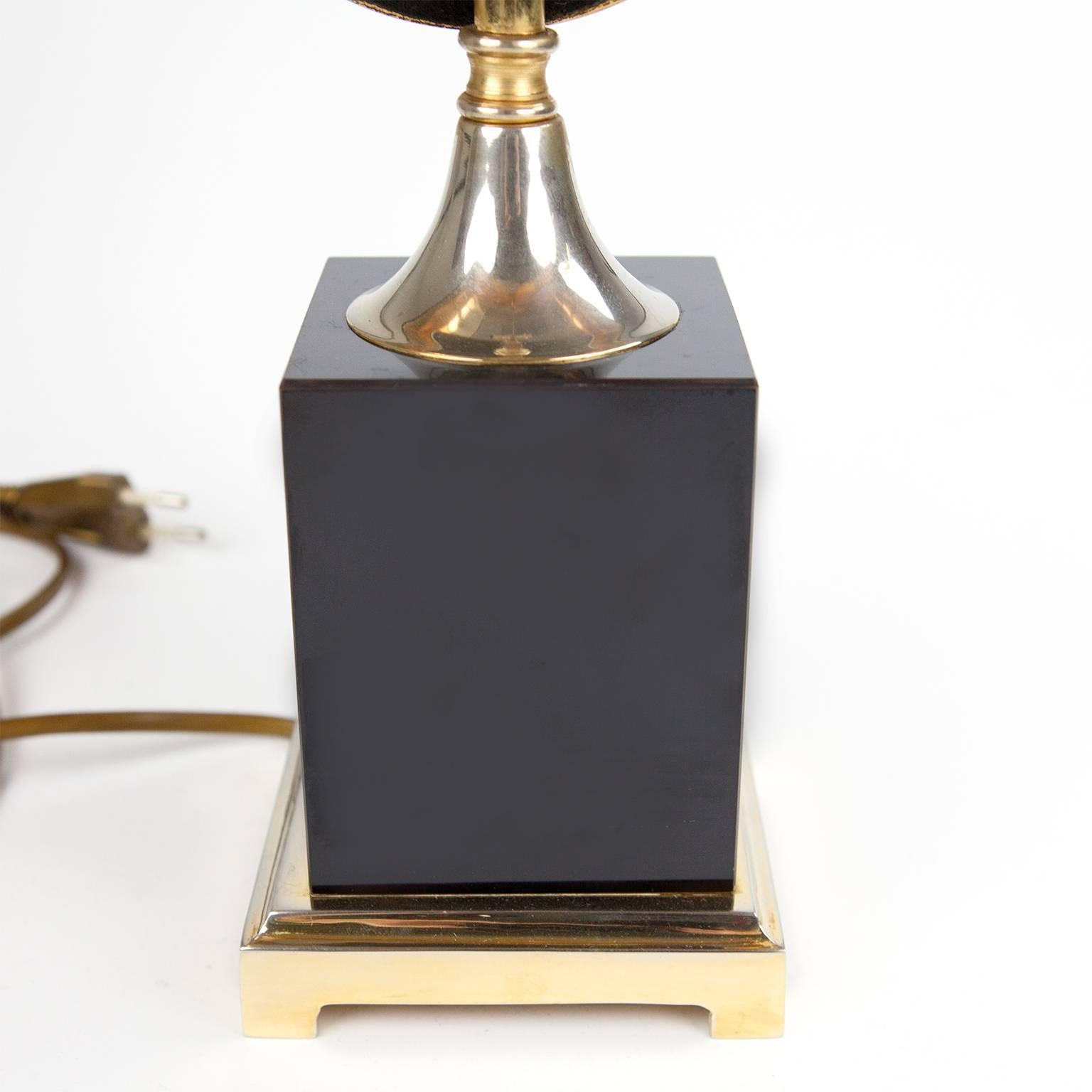Belgian 1970s Mid-Century Modern Table Lamp by Willy Daro in Brass and Agate For Sale