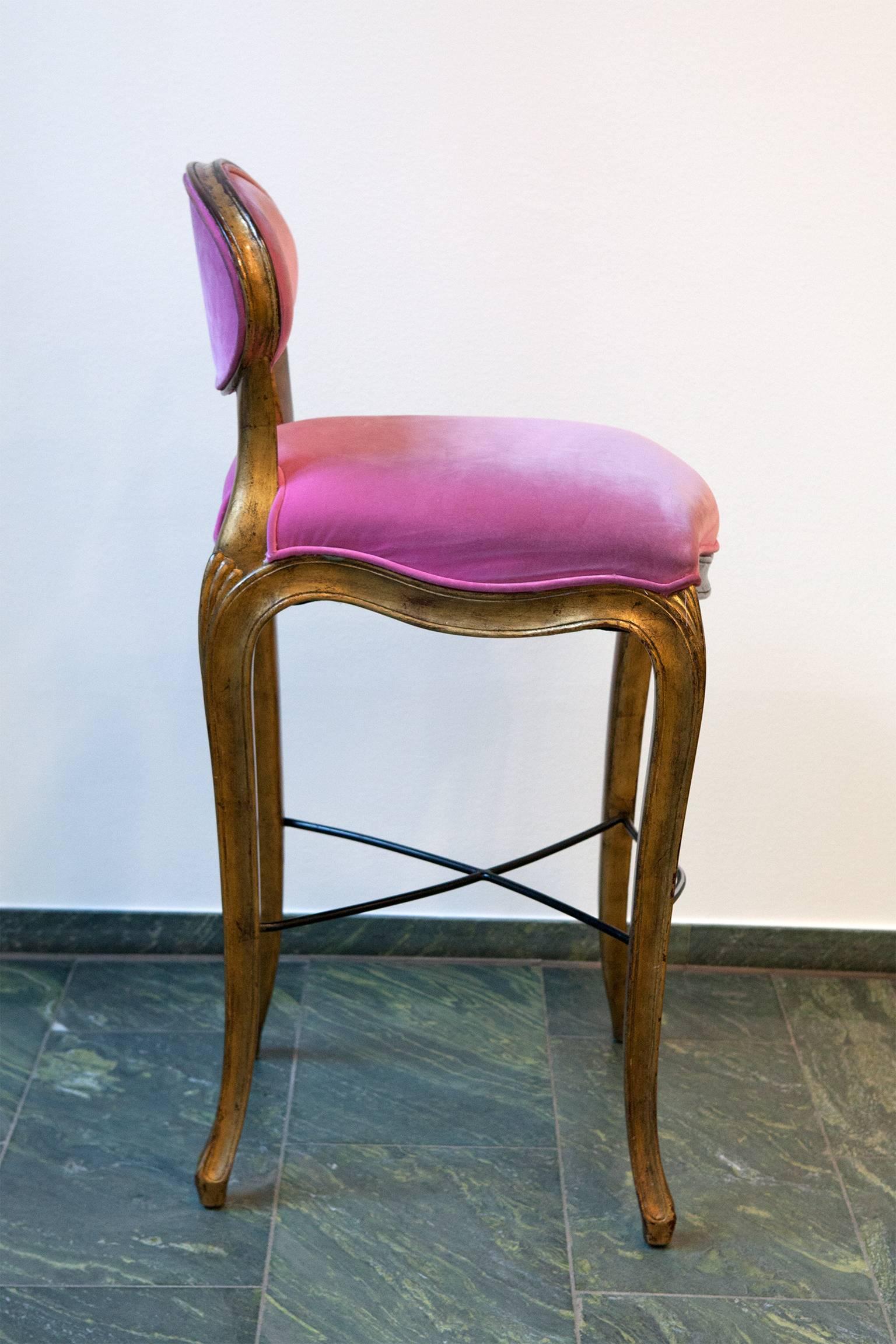 Louis XV Style Pink Barstool in Velvet with Golden Frame In Distressed Condition In Cologne, DE
