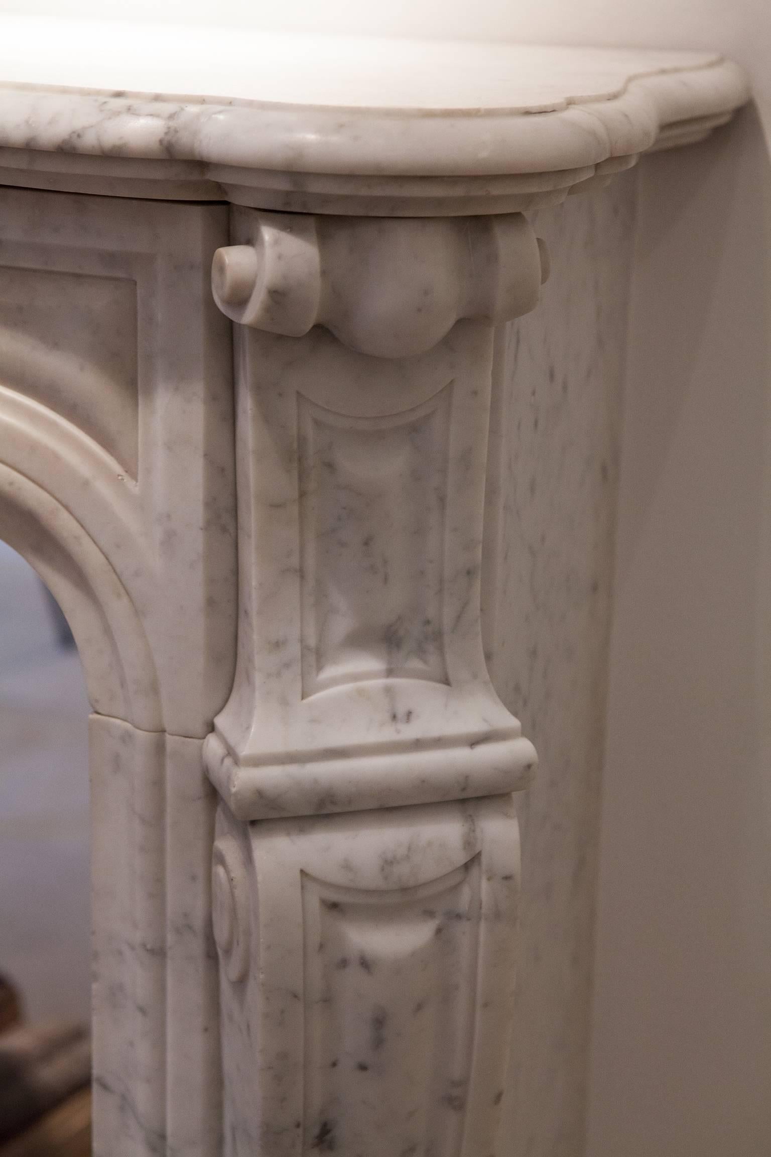 French 19th Century Louis XV Marble Fireplace Mantle in White, Gray For Sale