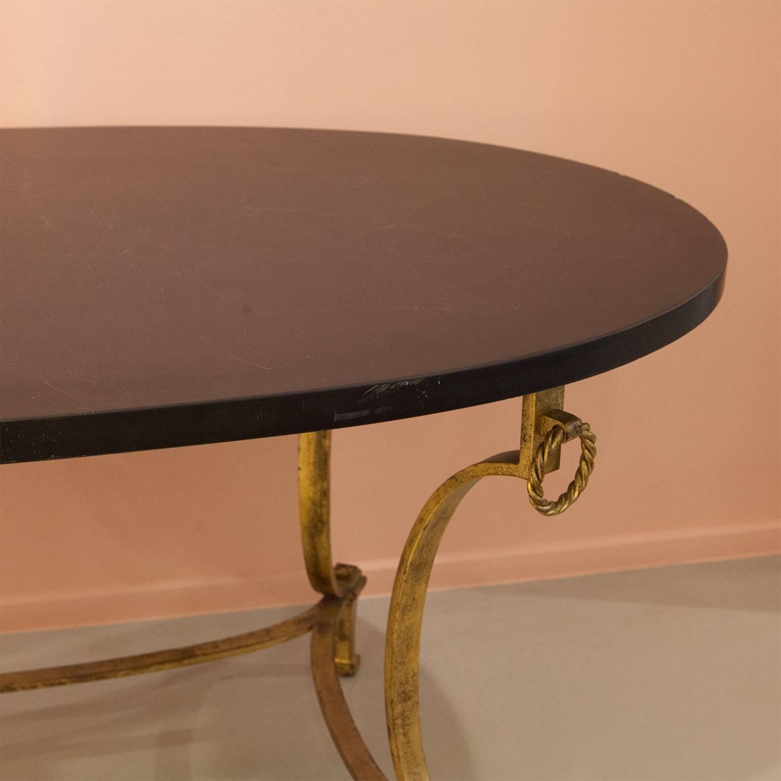 Mid-20th Century Neoclassical Oval French Coffee Table by Maison Ramsey in Slade, Gold Plating For Sale