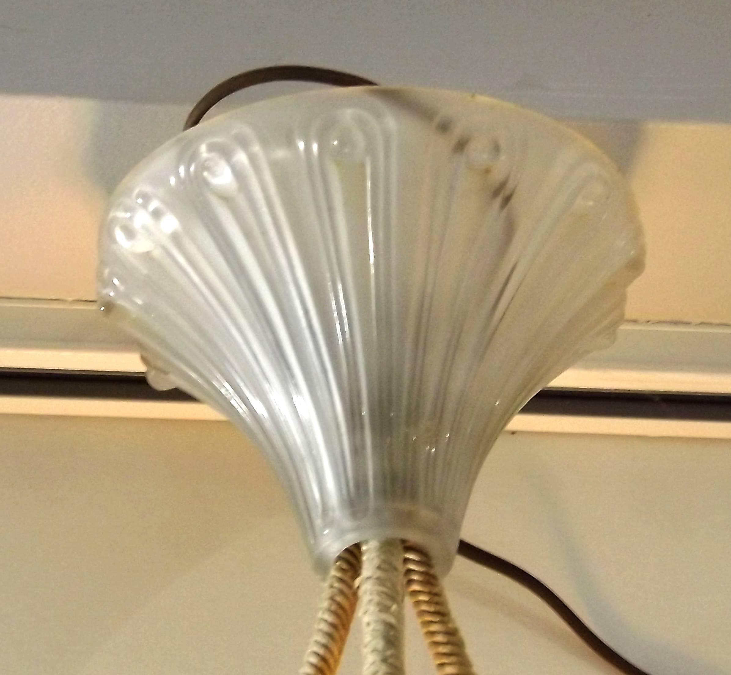 Verre d'art Lustre 'Dahlias' signé par Rene His, circa 1930 en vente