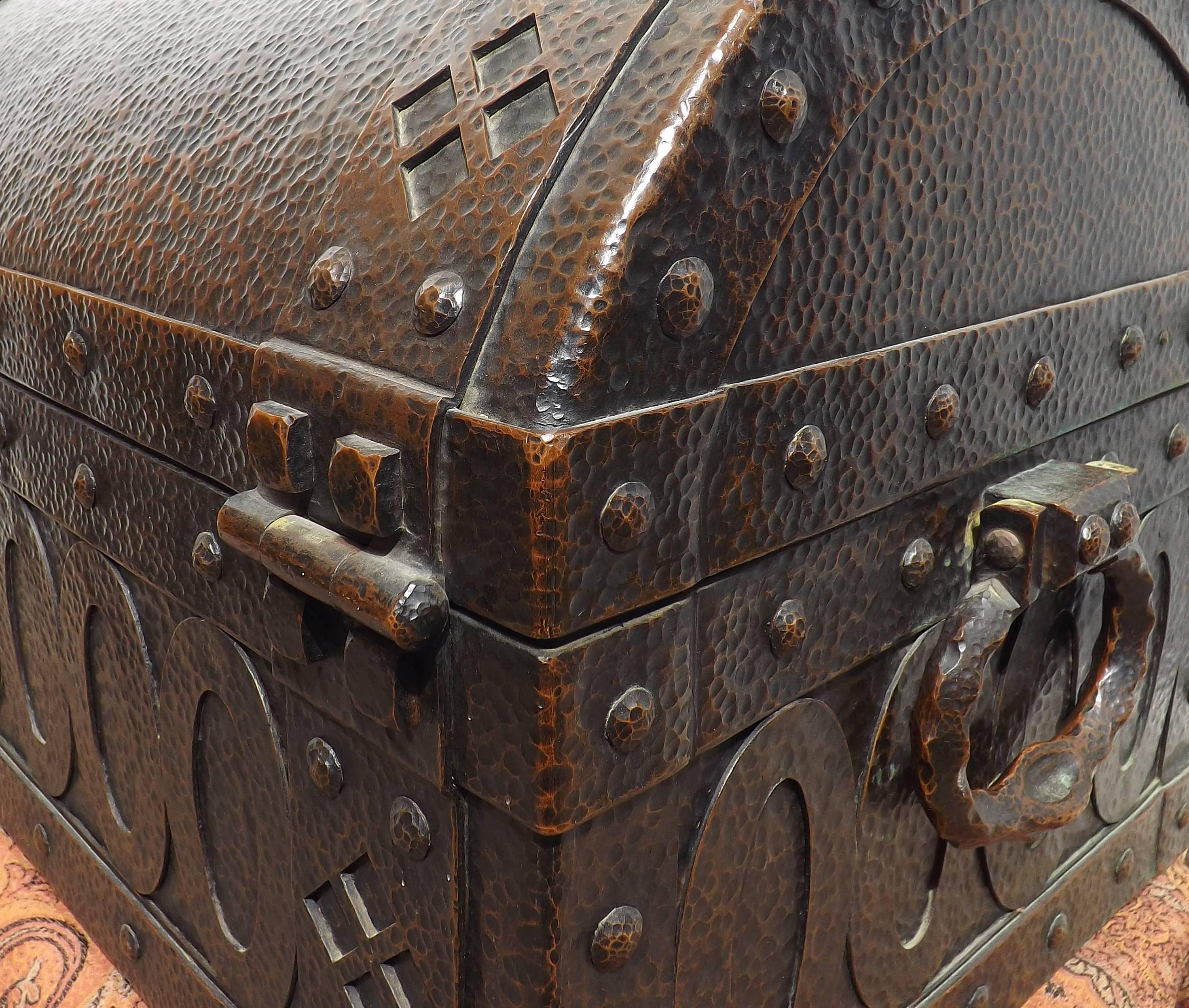 19th Century Arts and Crafts Patinated Hammered Copper Chest or Strongbox For Sale 5