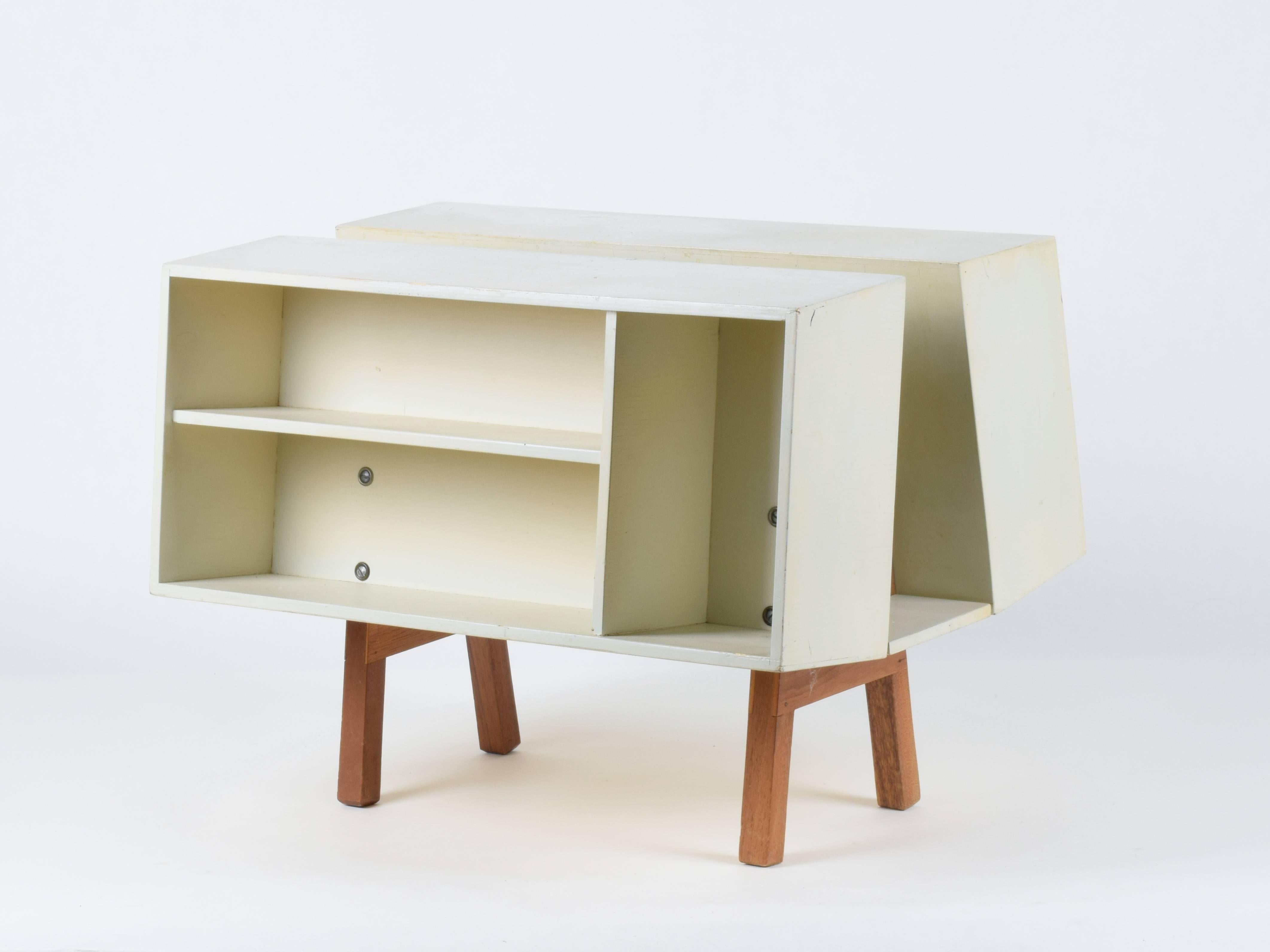 Ernest Race
Isokon, London UK.

Isokon Donkey Mark 2, 1963.

White painted and unpainted wood.

Originally supplied flat-packed, the donkey was sold as a mail order item. It can still be easily dis- and re-assembled.

A lovely example of
