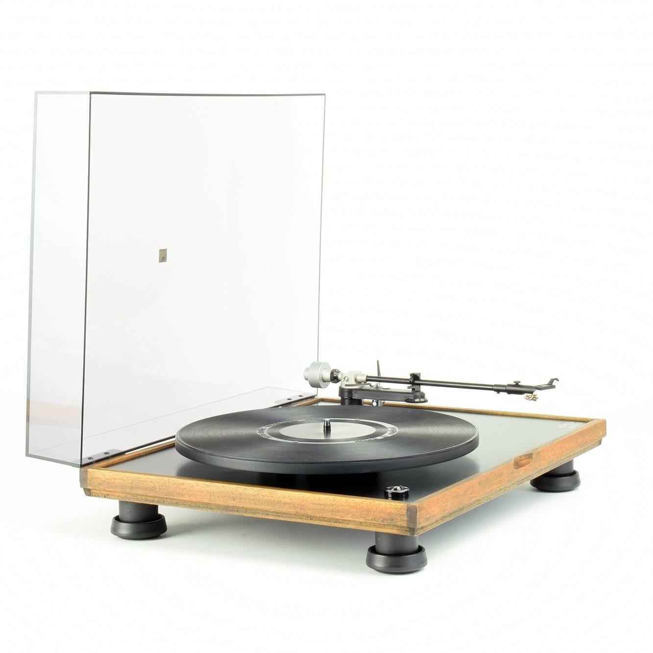 Rega research Ltd, UK.
Rega Planar two turntable with ADC ALT-1 tonearm.

Black laminated plinth with teak surround, glass platter, acrylic removable lid.

Excellent fully working condition.

Currently shown without cartridge or stylus as the