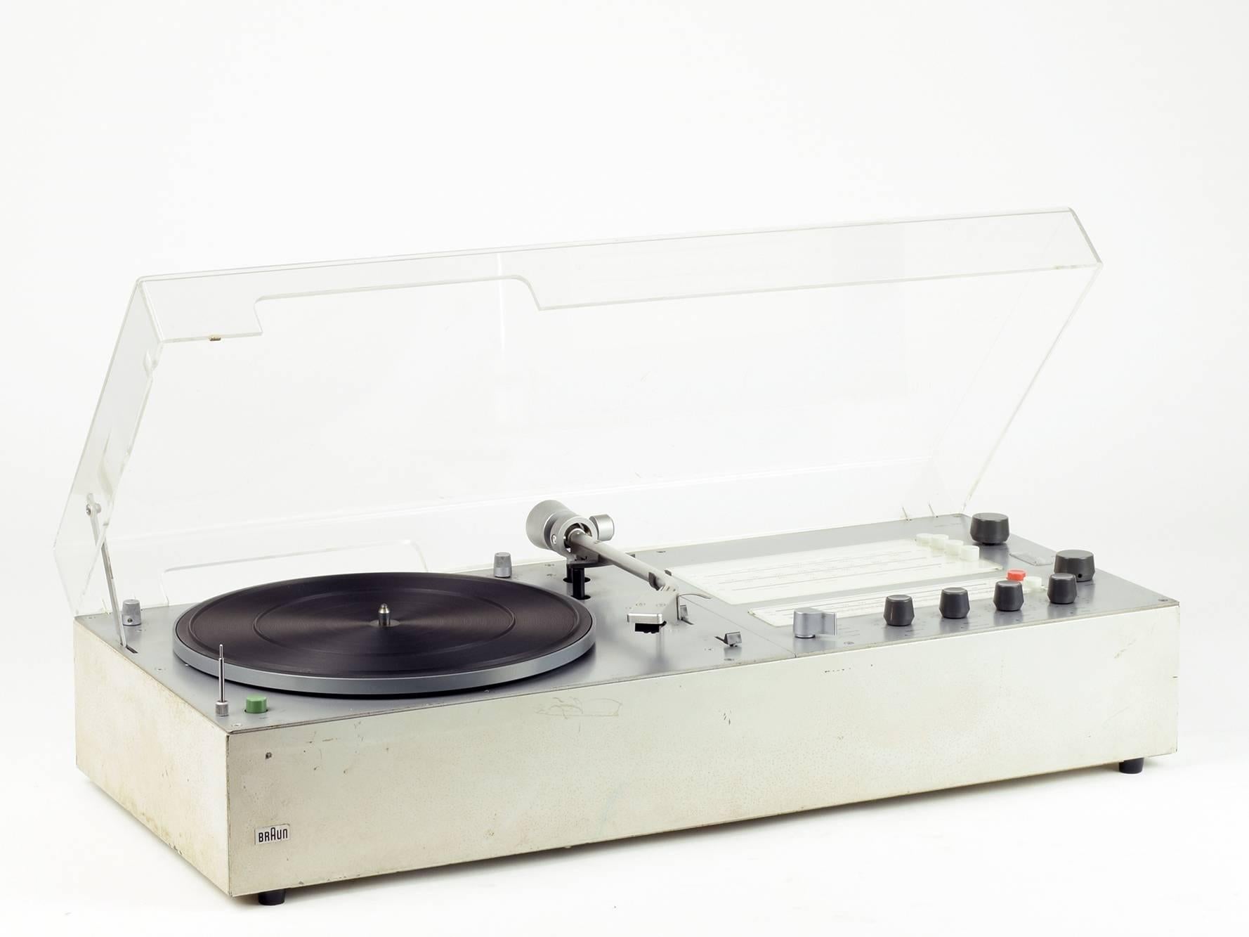 German Dieter Rams Audio 300 Hi-fi system, Braun 1969. Incl, i-Pod/phone Lead Connector
