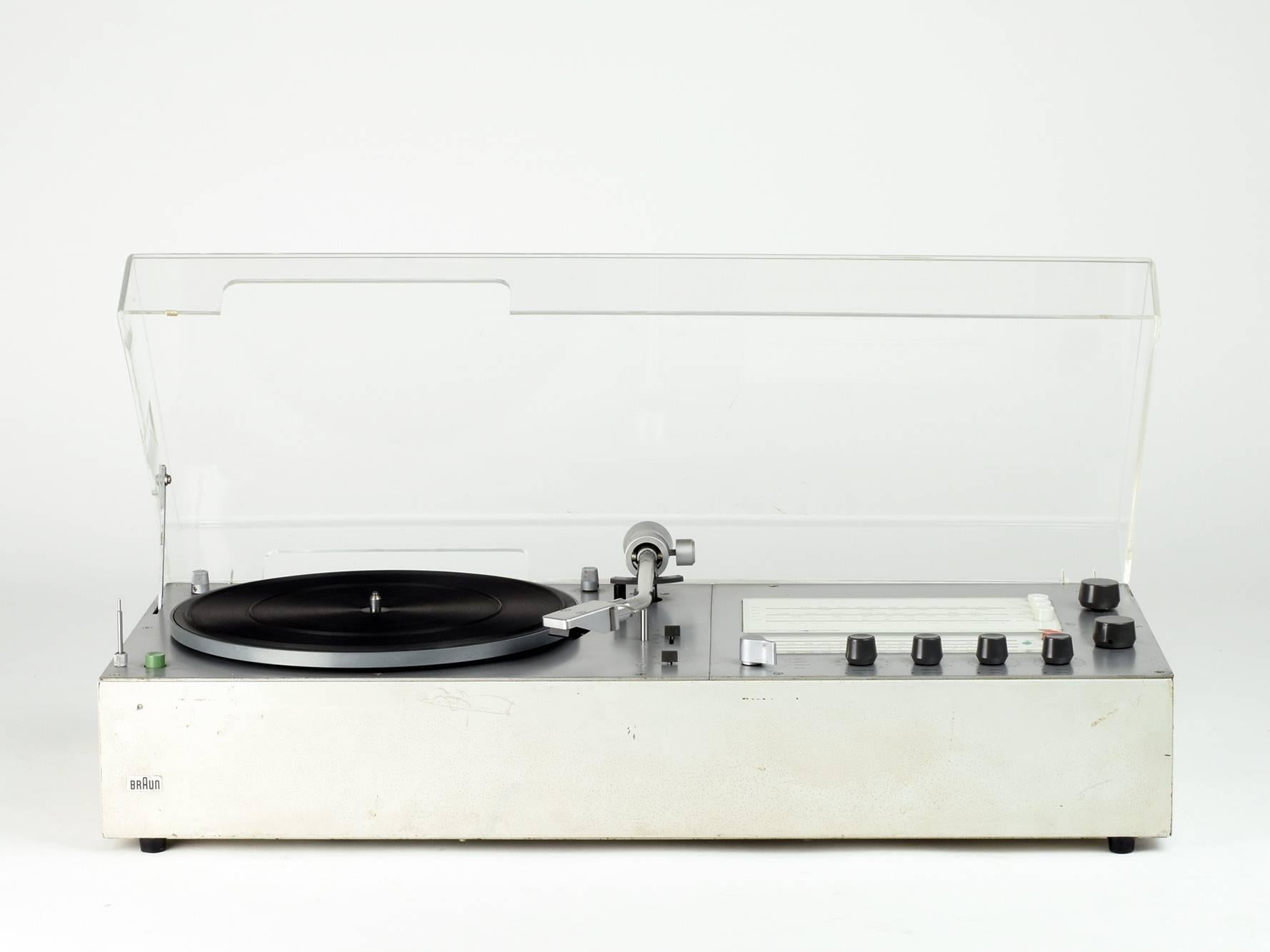 Mid-Century Modern Dieter Rams Audio 300 Hi-fi system, Braun 1969. Incl, i-Pod/phone Lead Connector