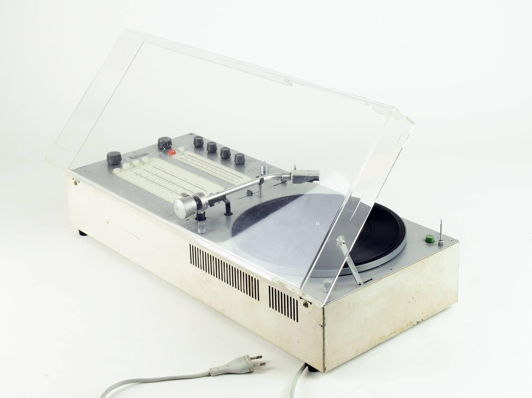 Dieter Rams Audio 300 Hi-fi system, Braun 1969. Incl, i-Pod/phone Lead Connector In Good Condition In London, GB