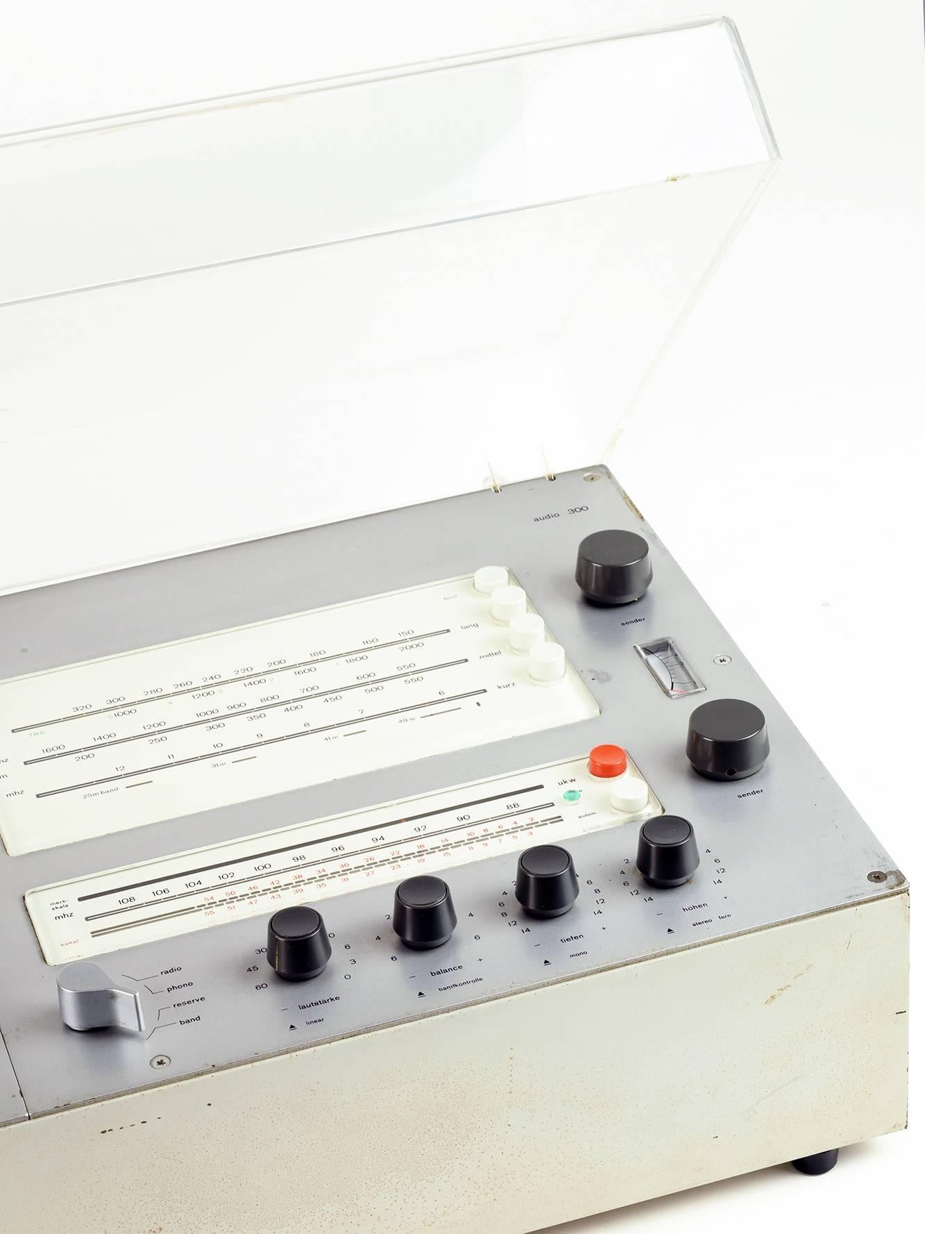 Mid-20th Century Dieter Rams Audio 300 Hi-fi system, Braun 1969. Incl, i-Pod/phone Lead Connector