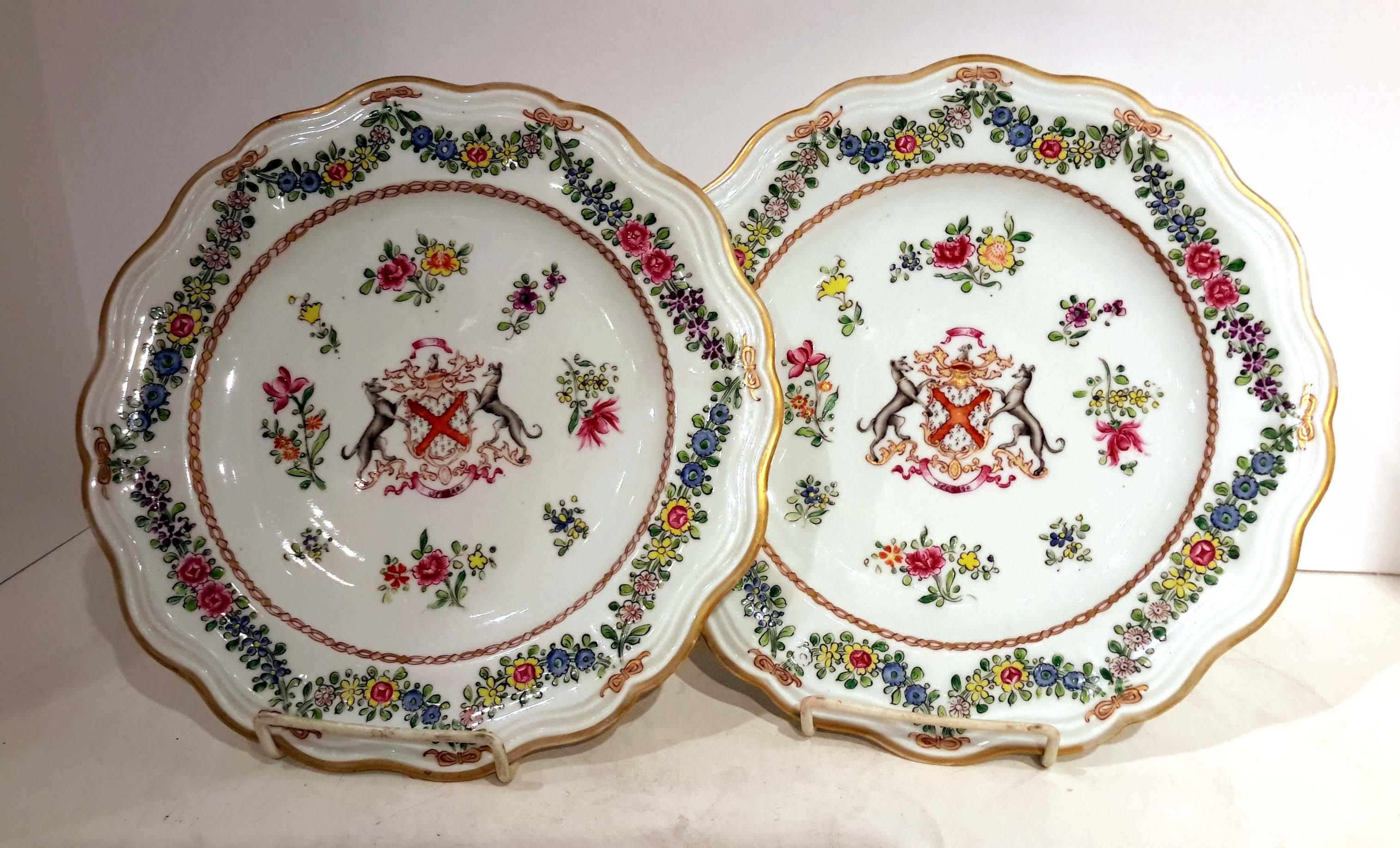 Set of 12 Samson Armorial Porcelain Service Plates, French, 19th Century In Good Condition In New York, NY