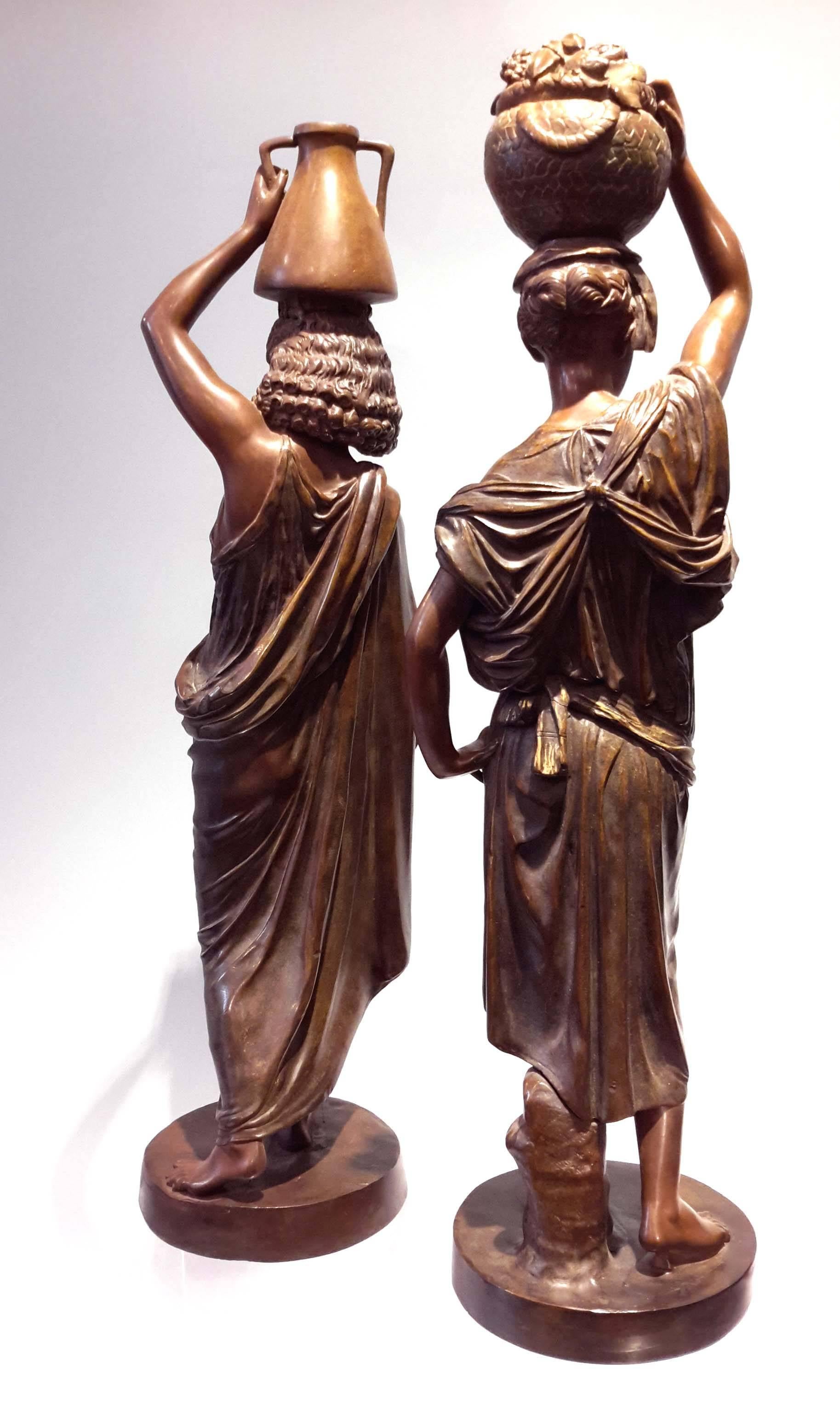 Great quality patinated bronze. Two figures of African women carrying water and fruits.