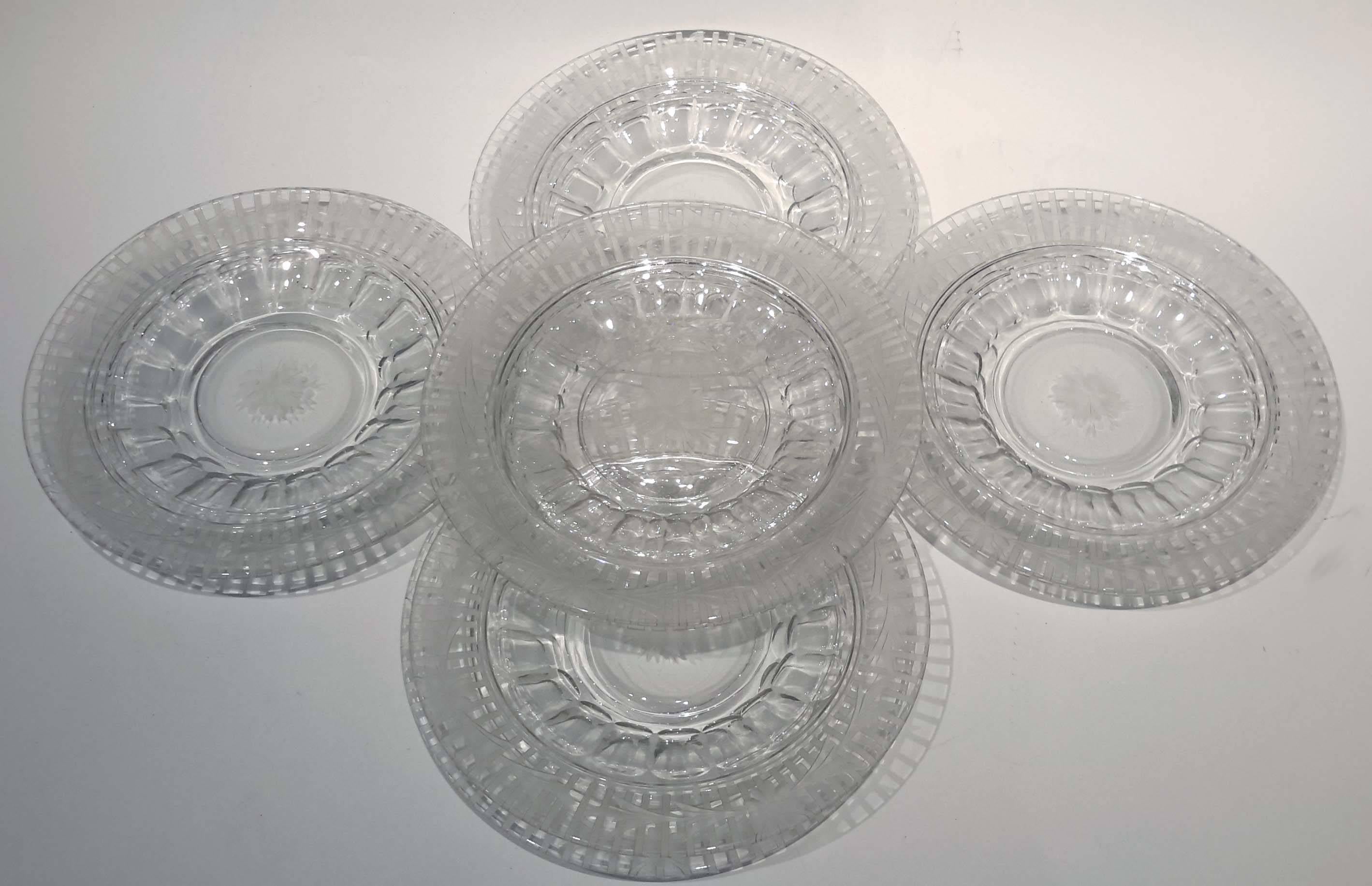 20th Century Set of Ten English Hand-Cut and Etched Crystal Glass Dessert Plates, circa 1920 For Sale