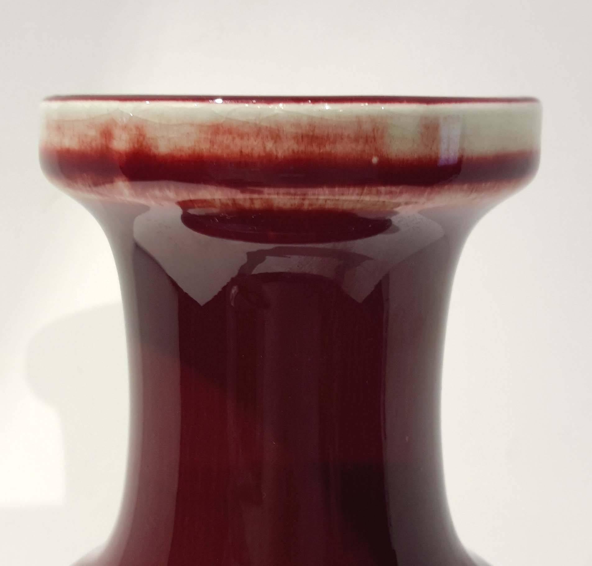 Chinese Ox Blood Glaze Porcelain Vase, circa 1900 In Good Condition For Sale In New York, NY