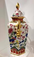 Chamberlain Worcester Chinoiserie Pattern Porcelain Vase and Cover, circa 1800