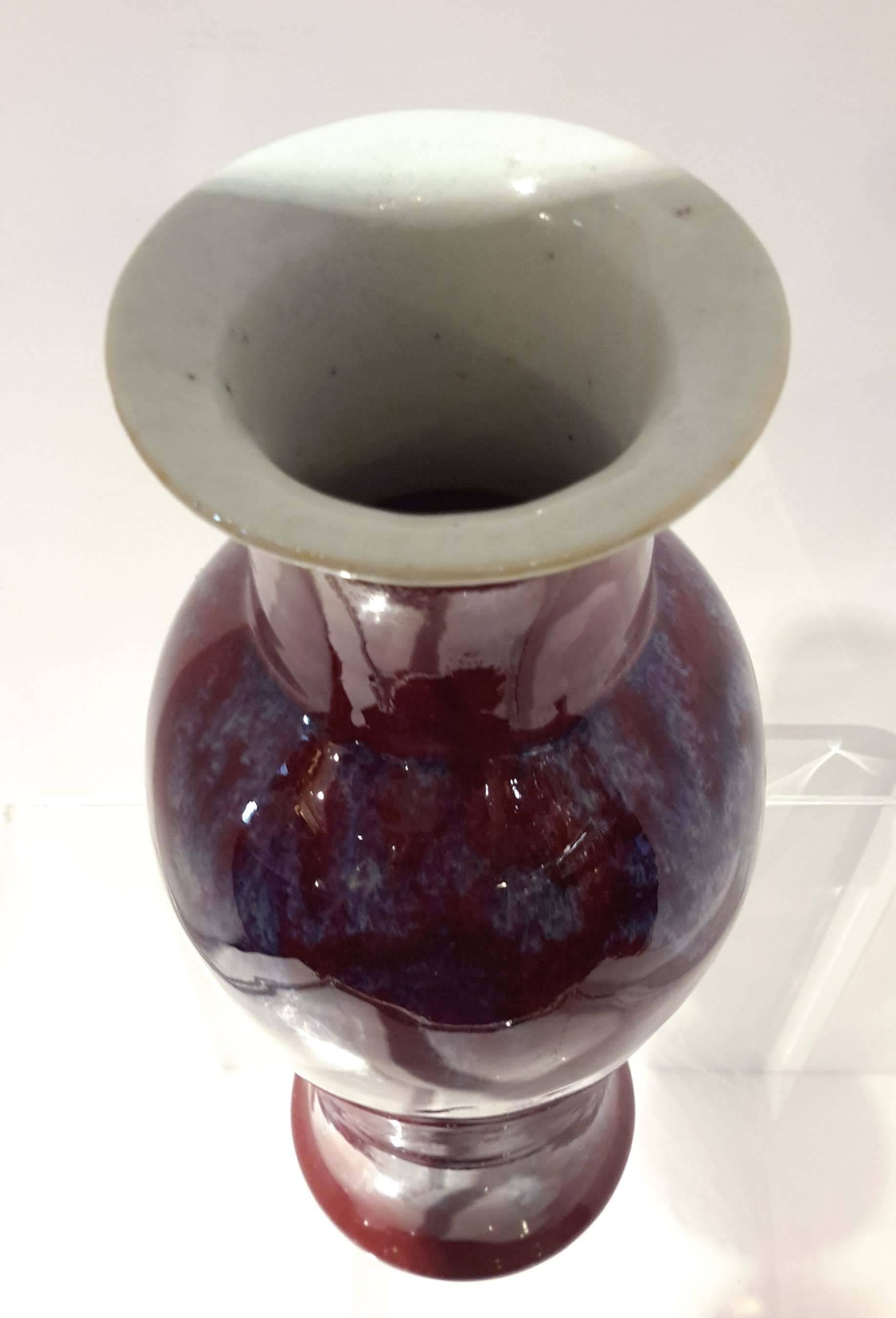 Chinese flambe glazed porcelain vase, Qing Dynasty (1644-1911).

Beautiful ox blood background.