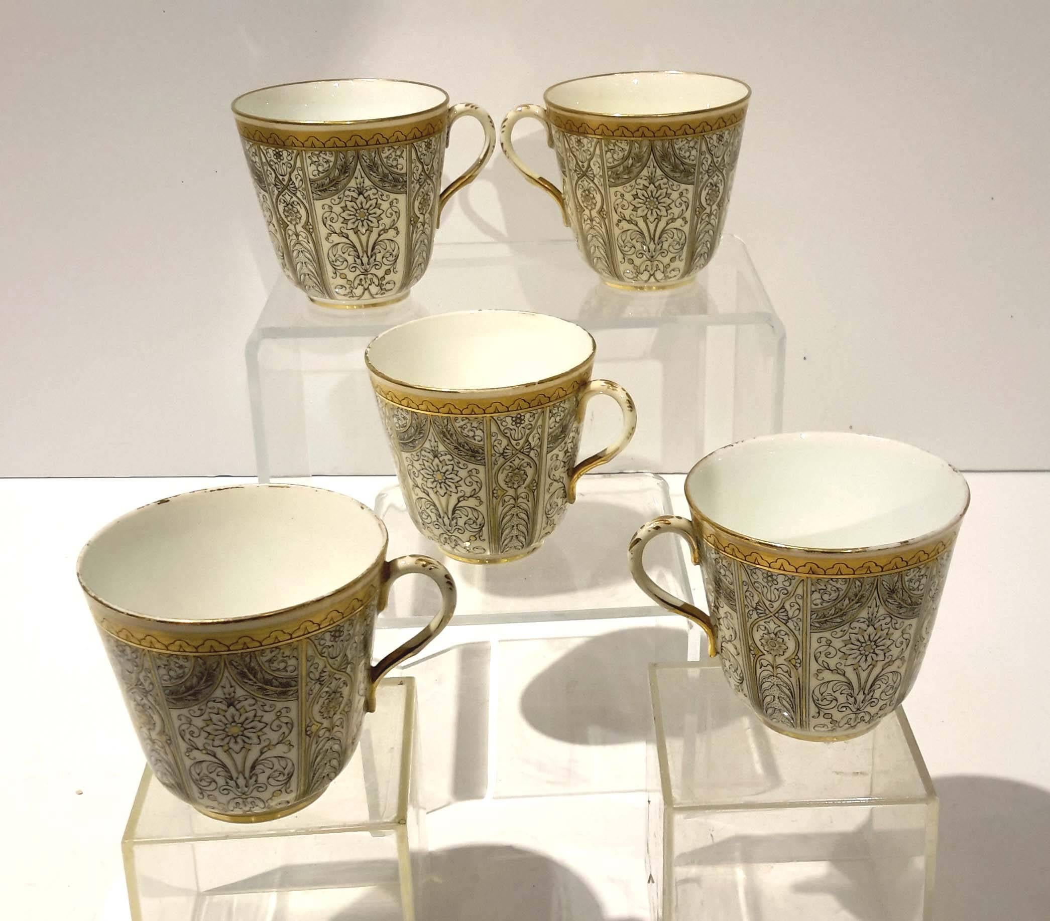 Group of Five Royal Worcester Porcelain Cup and Saucers Aesthetic Movement, 1890 In Good Condition For Sale In New York, NY