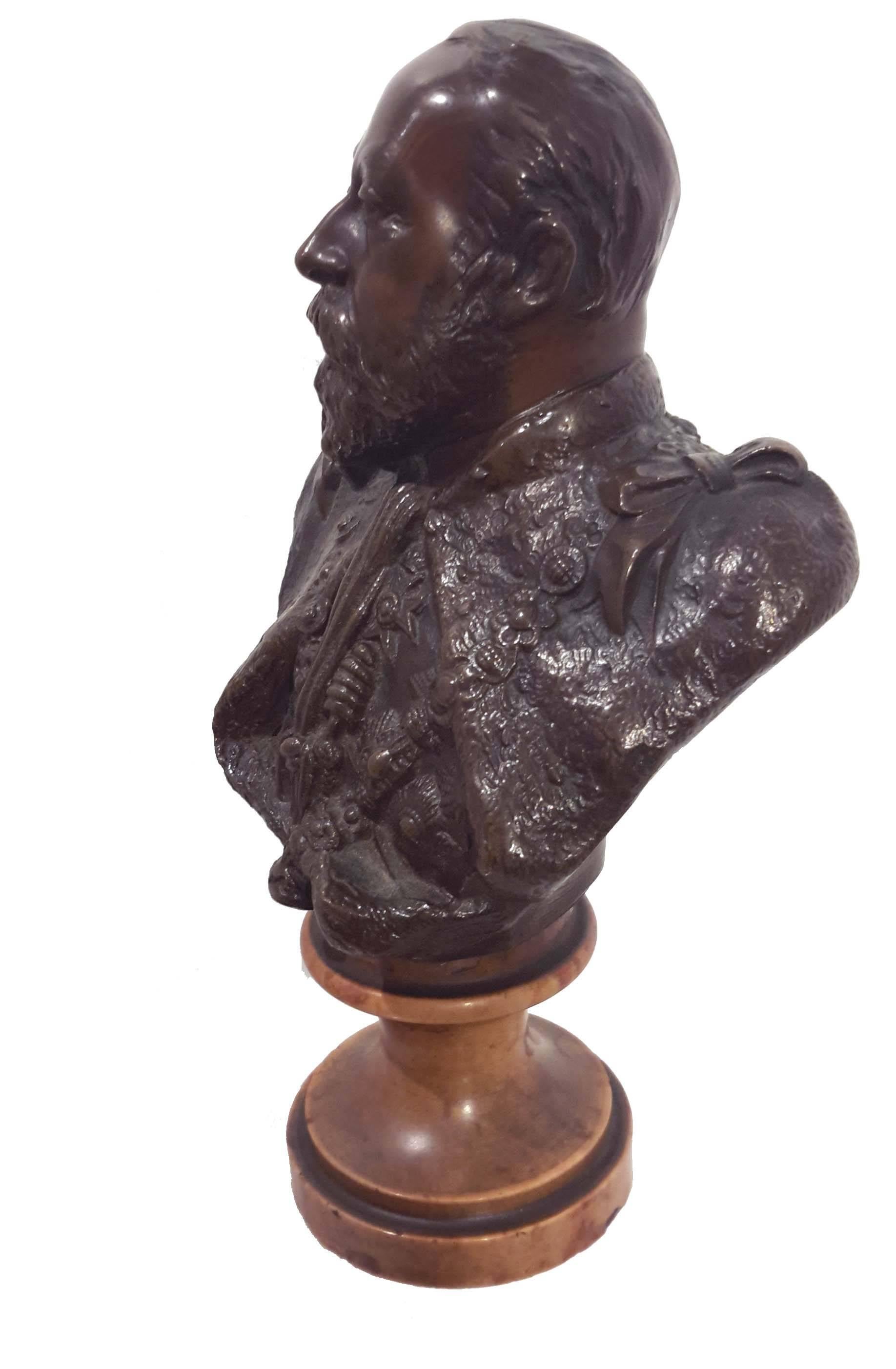 Bronze bust of King George V on marble base, 19th century. Cast and patinated bronze with great details.