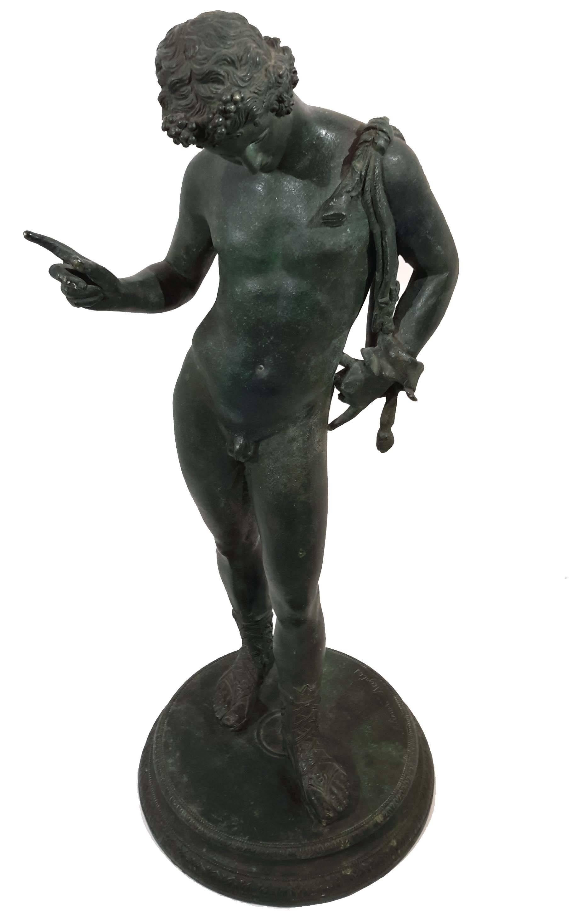 Signé sur la base avec la fonderie de Naples.
Bronze patiné vert verde avec une belle coulée et de beaux détails.
 