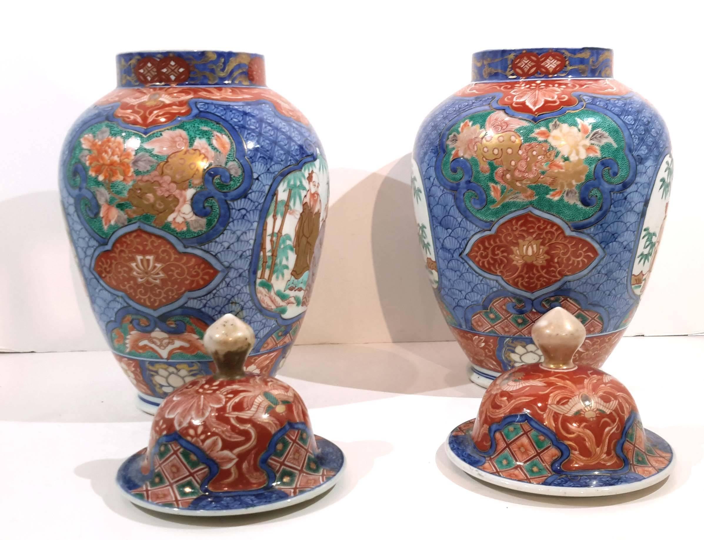 Japonisme Pair of 19th Century Imari Covered Vases