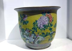 Large Qing Dynasty Chinese Famille Rose Porcelain Planter. 19th Century