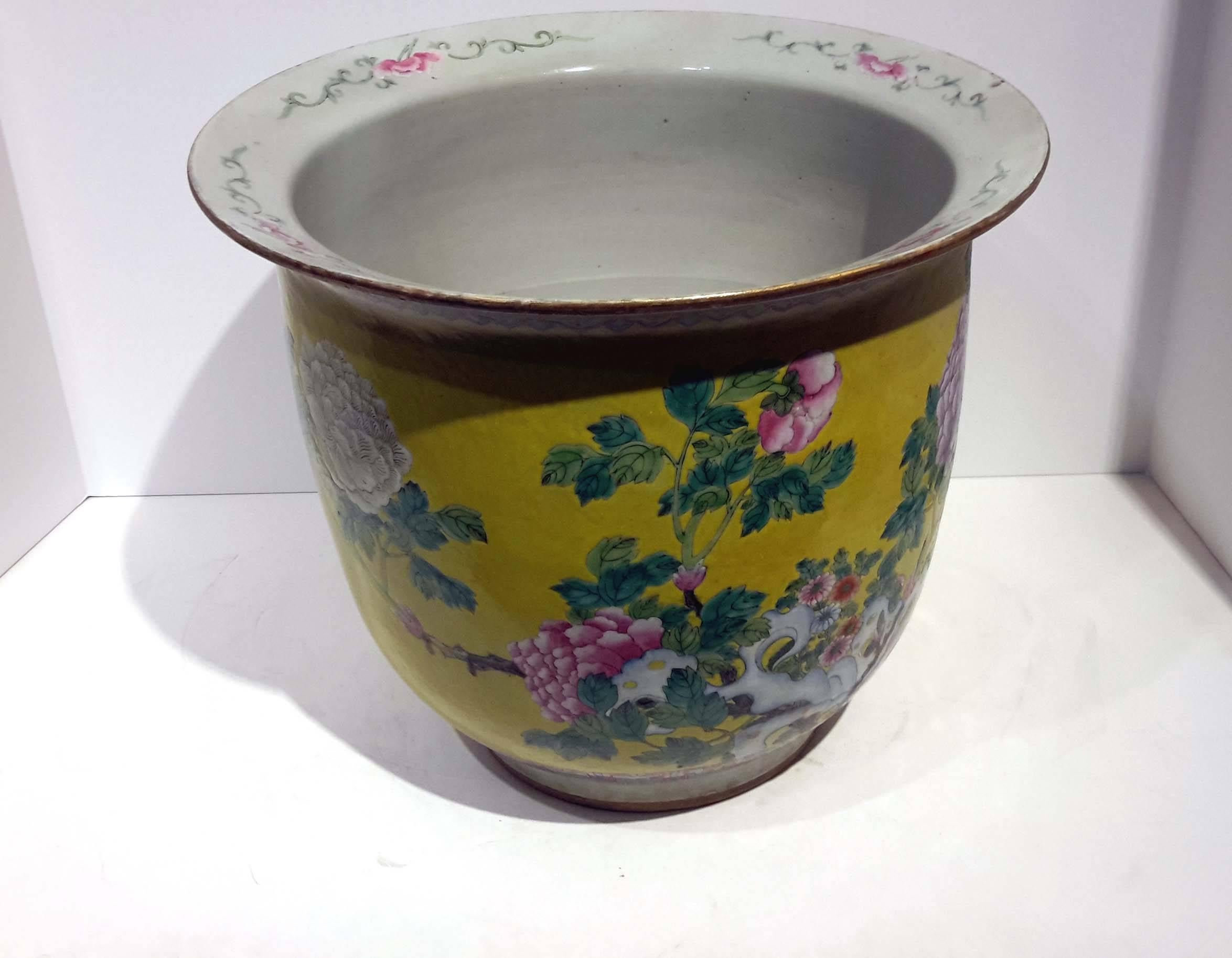 Enameled Large Qing Dynasty Chinese Famille Rose Porcelain Planter. 19th Century