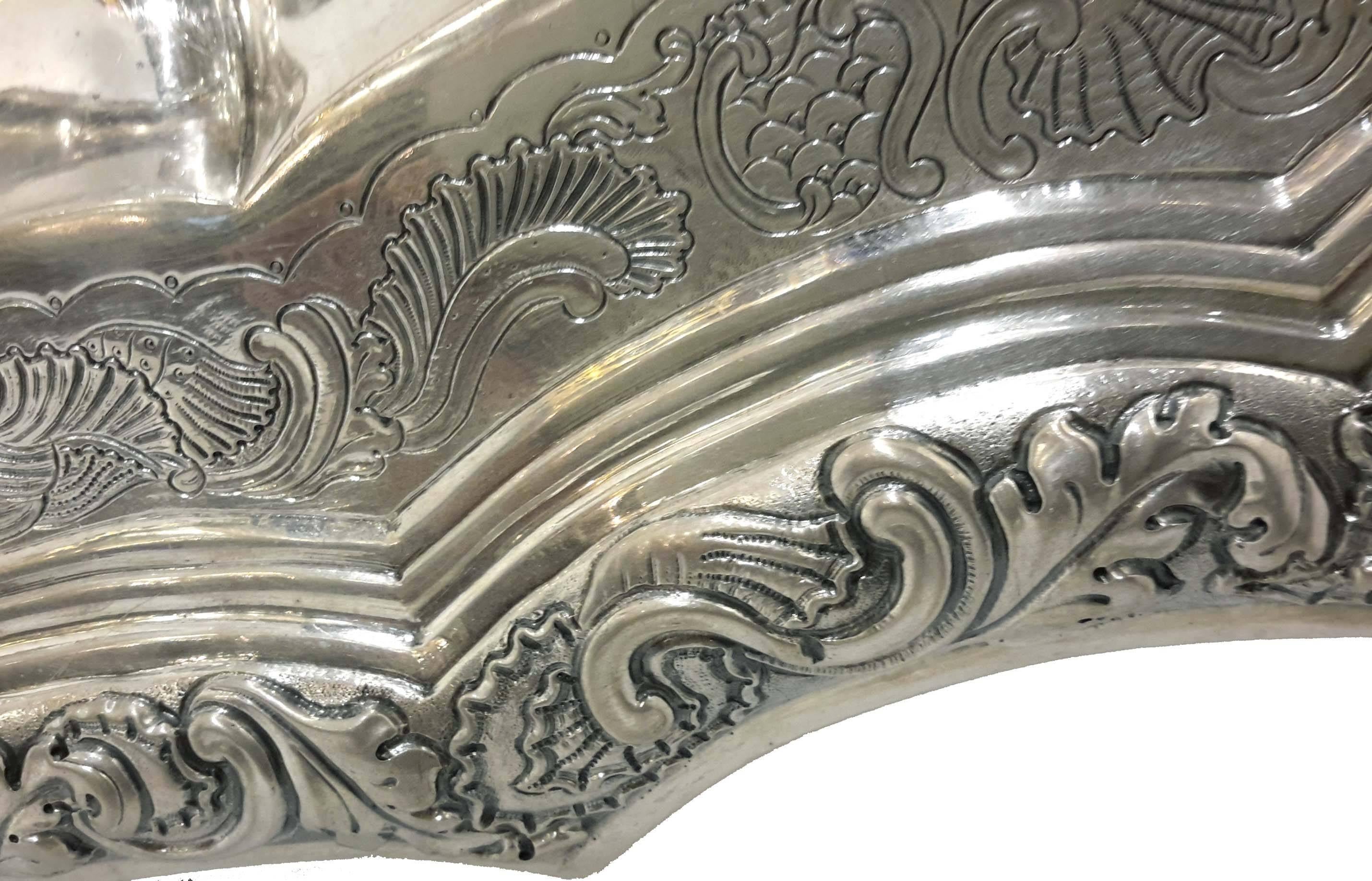 Spanish Colonial Sterling Silver Oval Platter, 18-19th Century In Good Condition In New York, NY