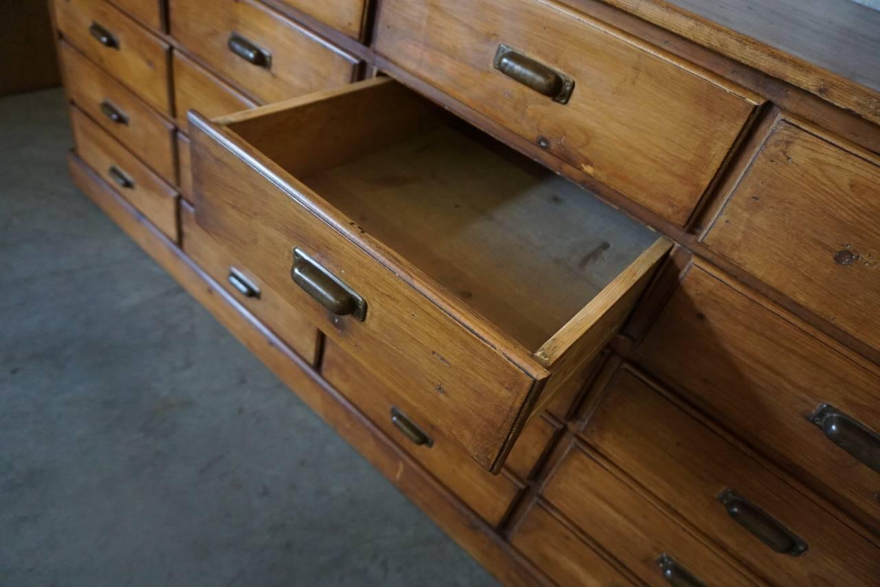 Vintage German Pine Apothecary Bank of Drawers, 1930s In Good Condition In Nijmegen, NL