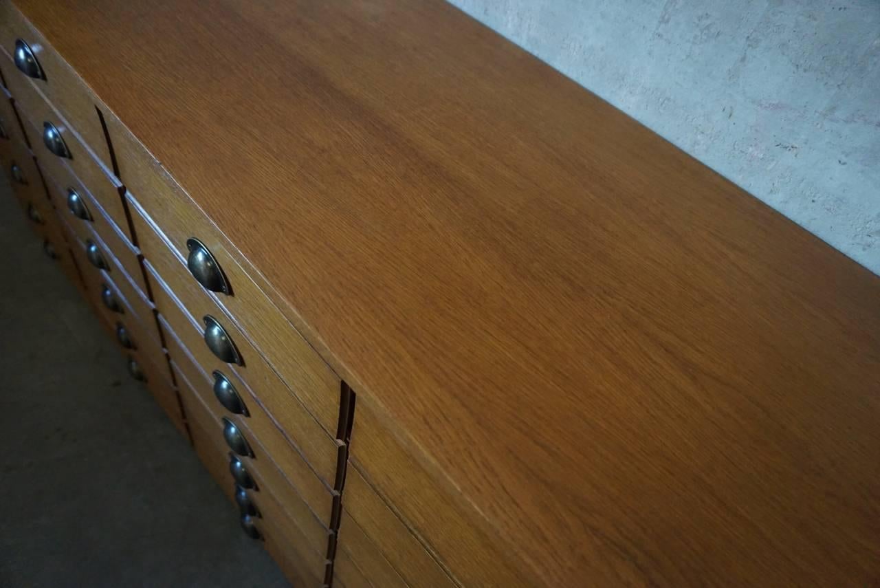 Vintage French Oak Apothecary Bank of Drawers, 1950s In Good Condition In Nijmegen, NL