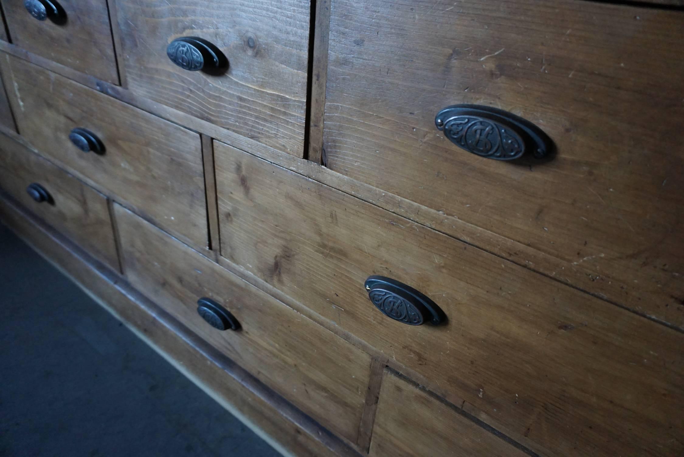 German Pine Apothecary Bank of Drawers, 1930s In Good Condition In Nijmegen, NL