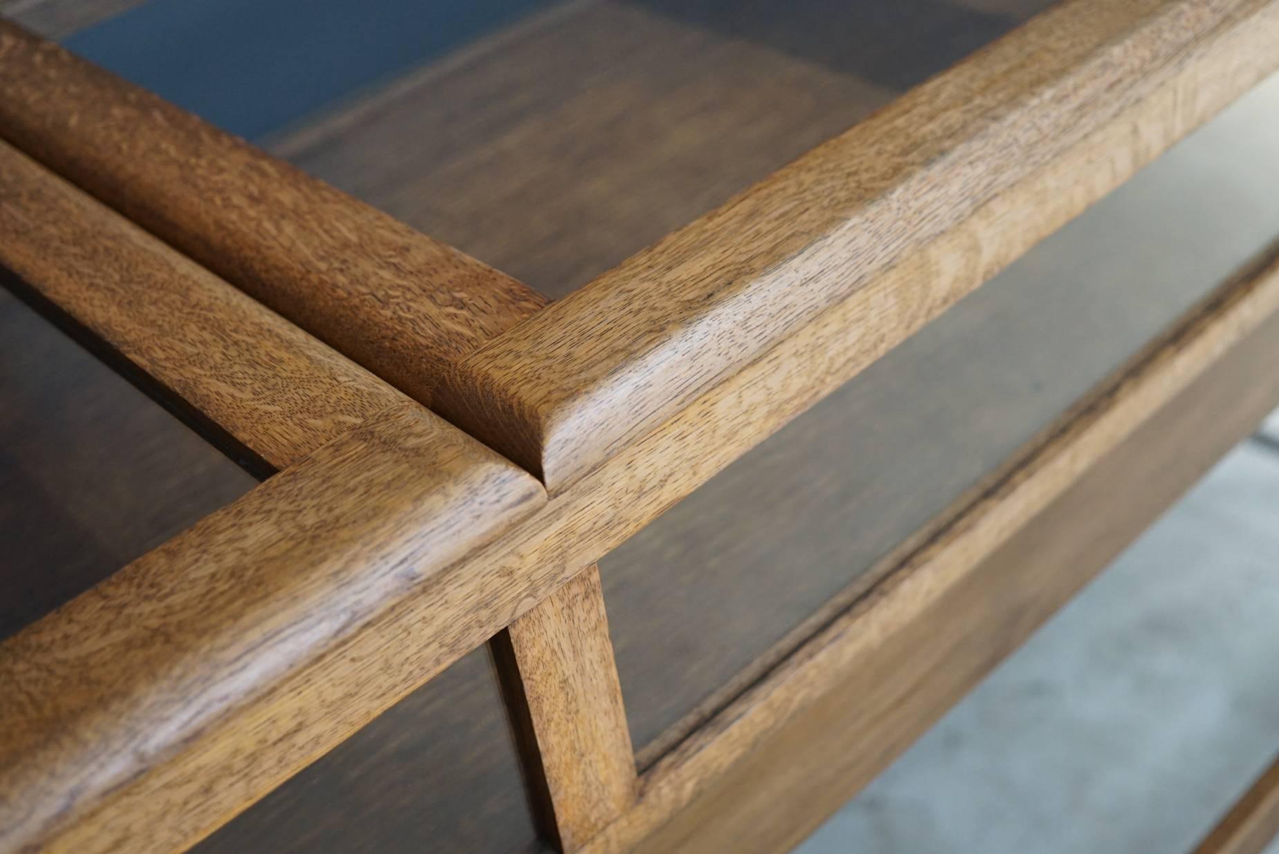 This English oak museum display cabinet was made in the second half of the 20th century. It features three compartments that can be opened at the top. It is in a good condition.