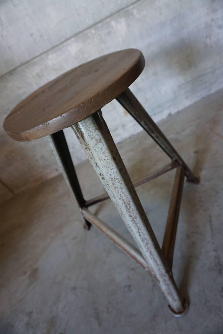 This vintage stool was manufactured by Rowac in Germany, during the 1930s. The frame is made from metal while the seat is made from wood.